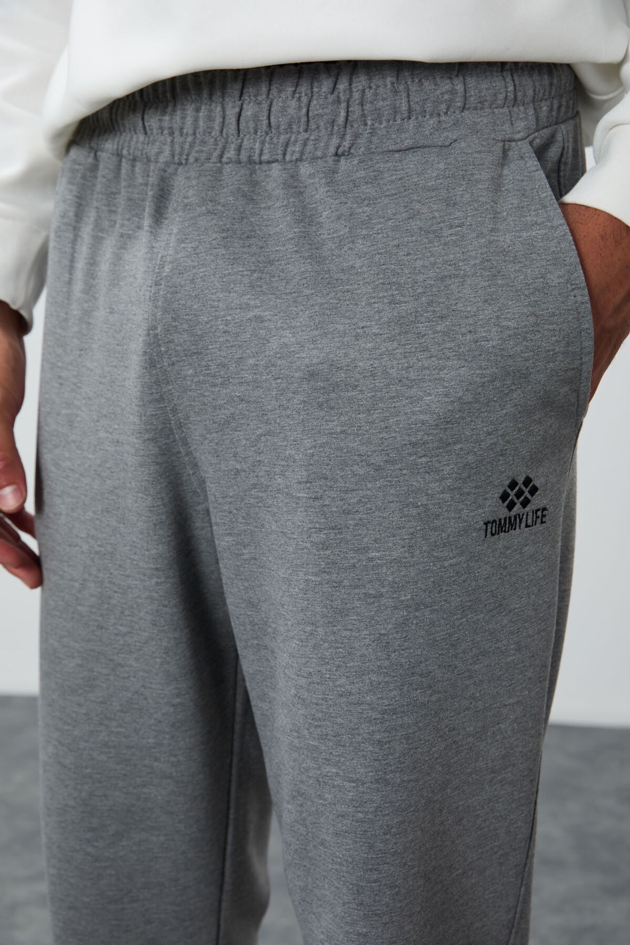 TOMMY Men's Solid Fleece Sweatpants 4