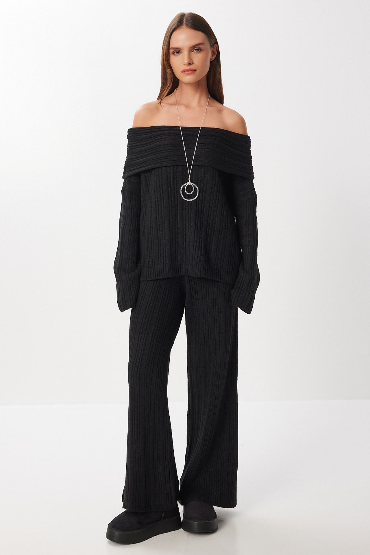 ISTANBUL Off Shoulder Ribbed Knitwear Two-Piece Set 3