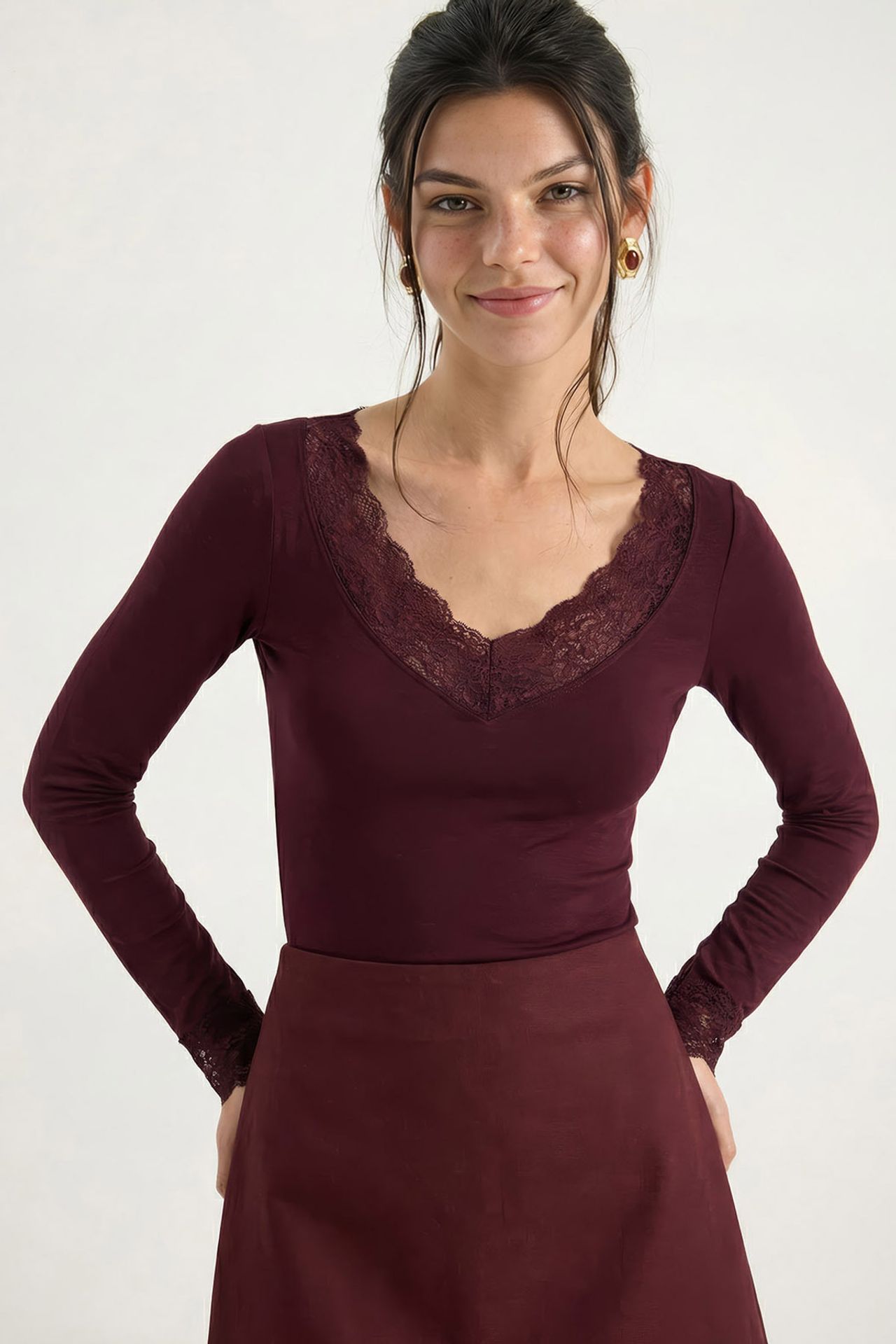 LUCCI Lace Detailed V-Neck Blouse 3