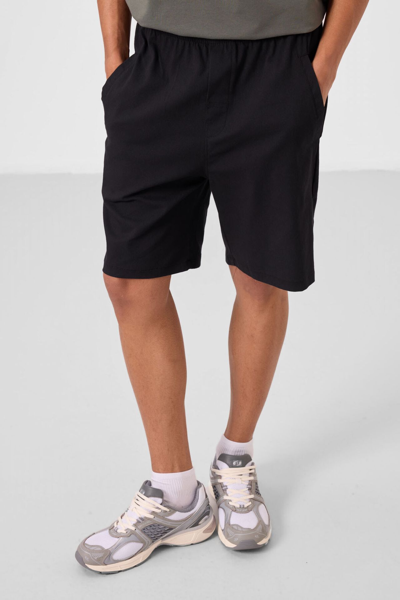 TOMMY Men's Woven Chino Shorts 2