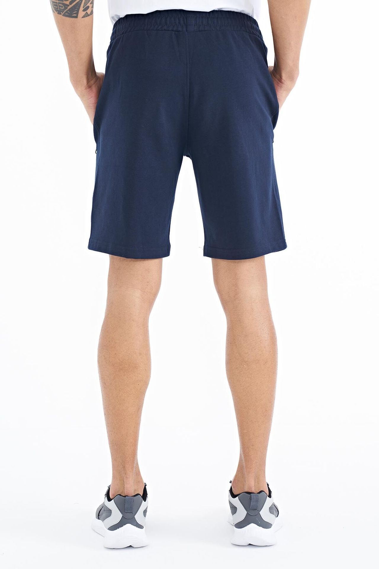TOMMY Men's Solid Sweat Shorts 6