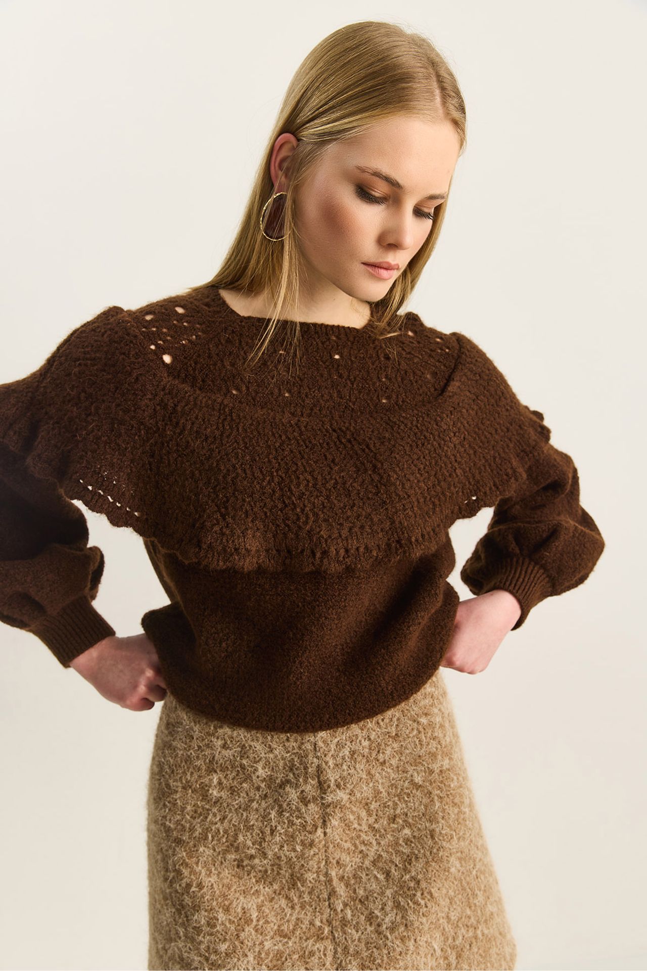 LUCCI Ribbed Boat Neck Thick Sweater with Frilly Detail 4