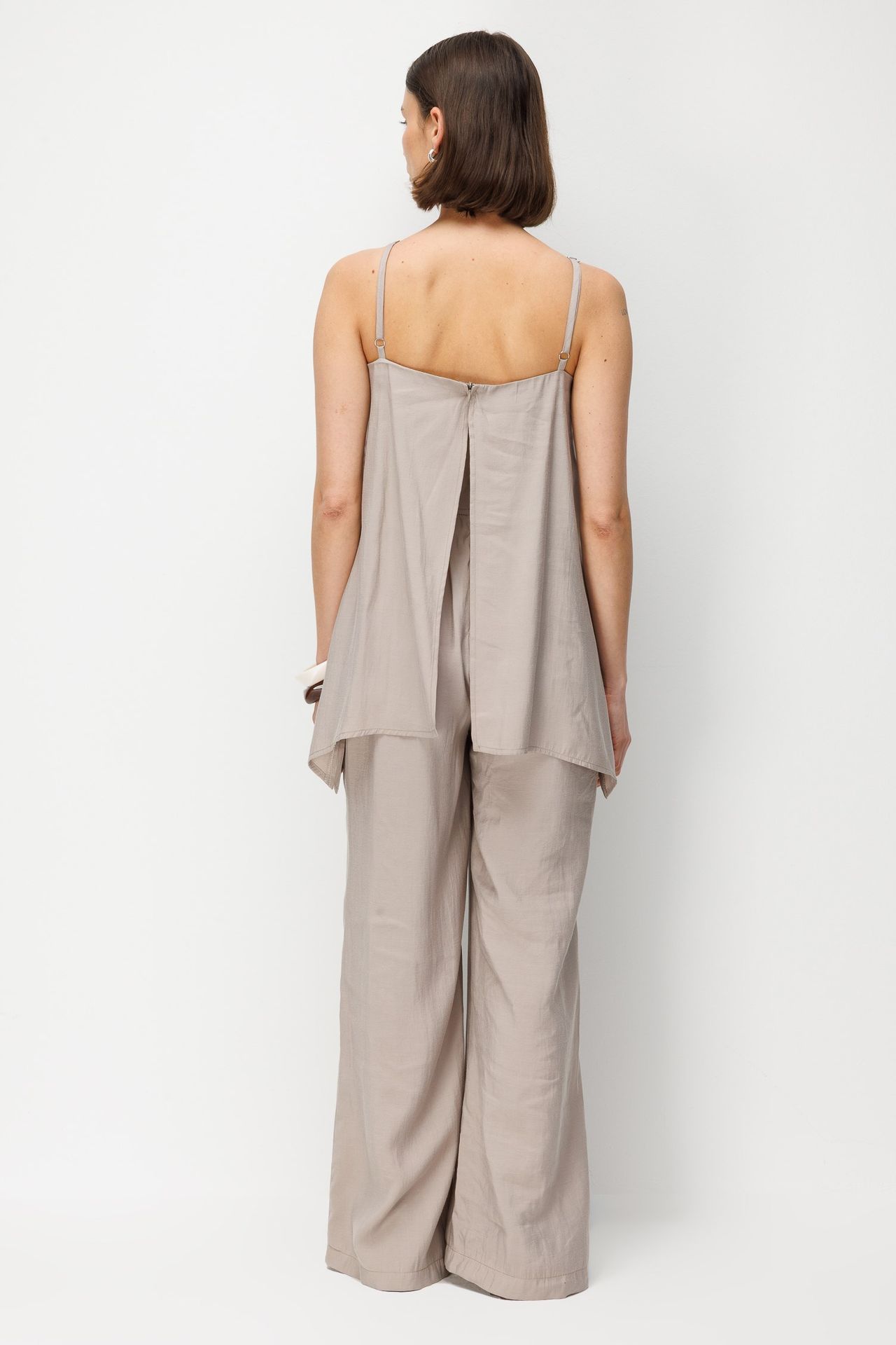 MIXRAY Wide-Leg Halter Jumpsuit 5