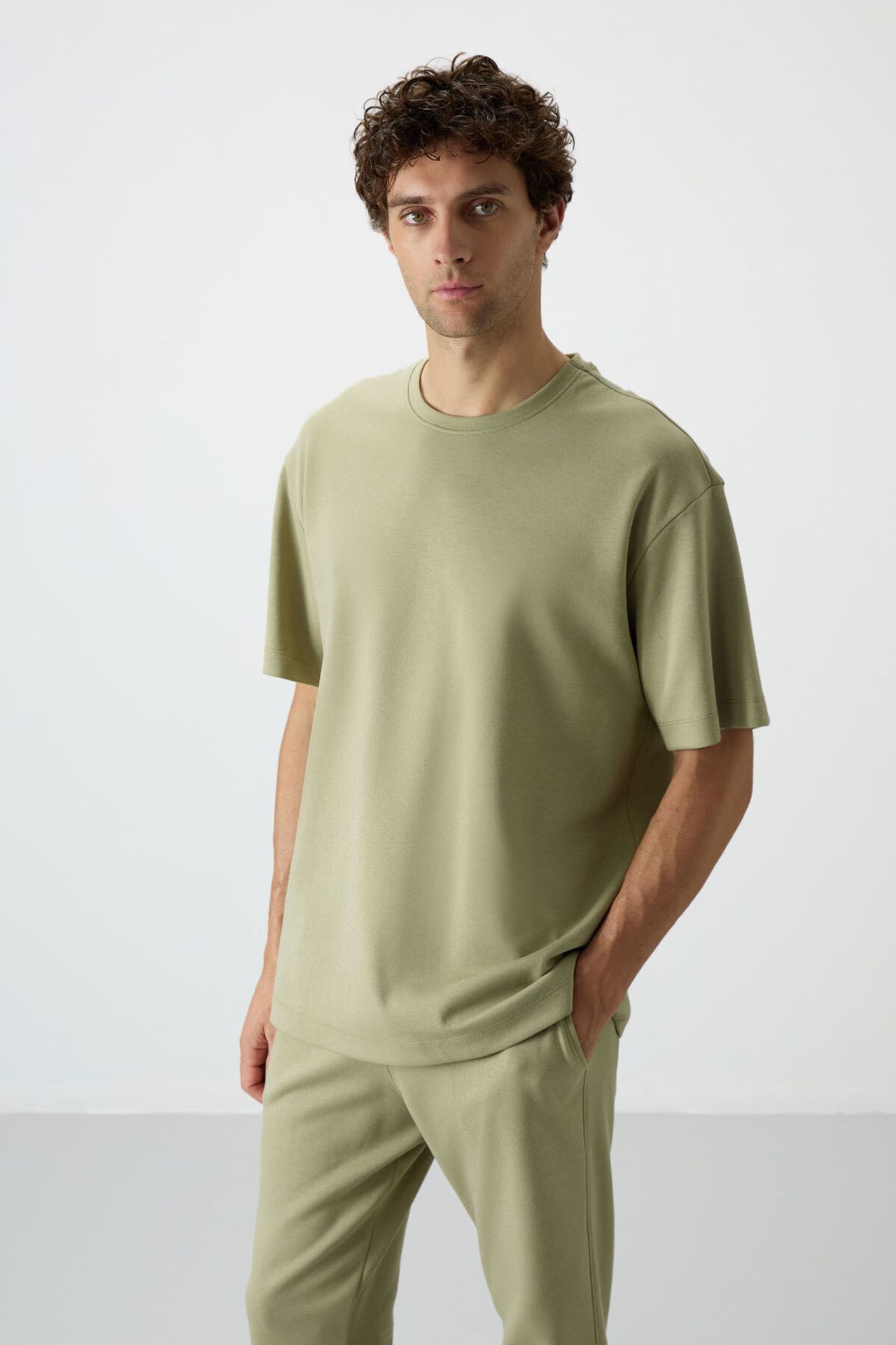 TOMMY Men's Oversized T-shirt And Pants Set 2