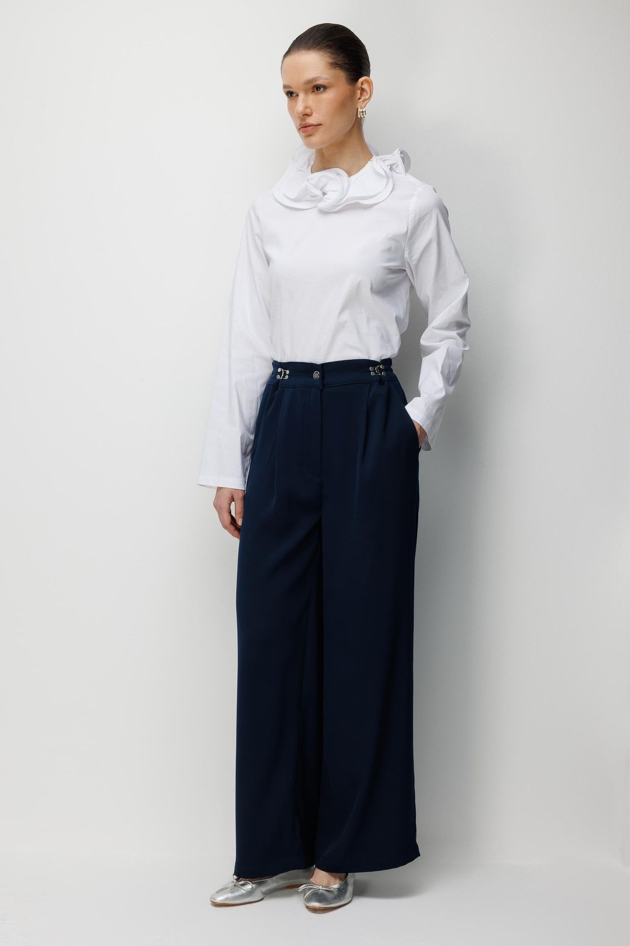 MIXRAY High Waist Wide Leg Pants with Accessory Detail 2