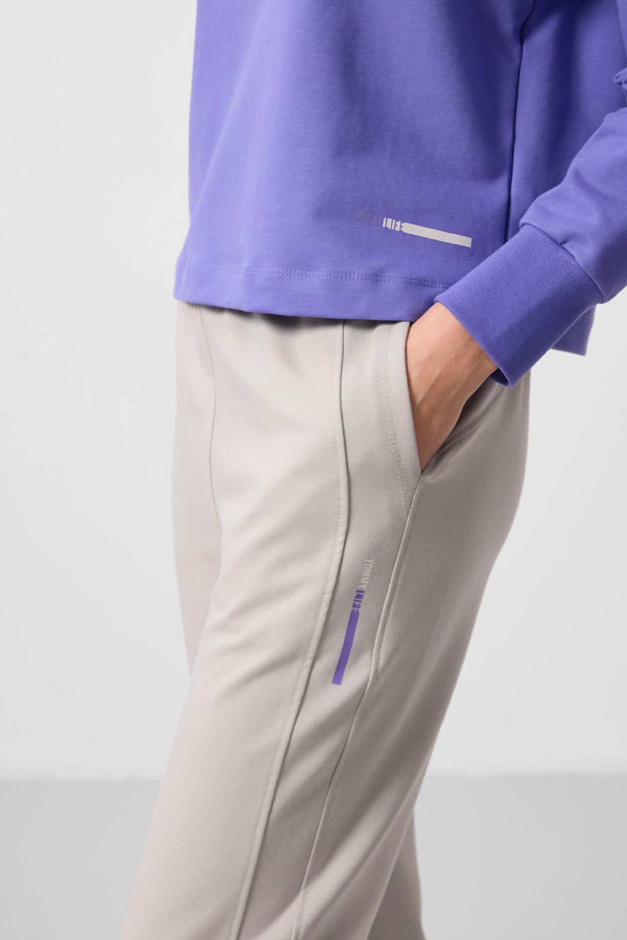 TOMMY Oversized Hooded Sweatshirt And Pants Set 6