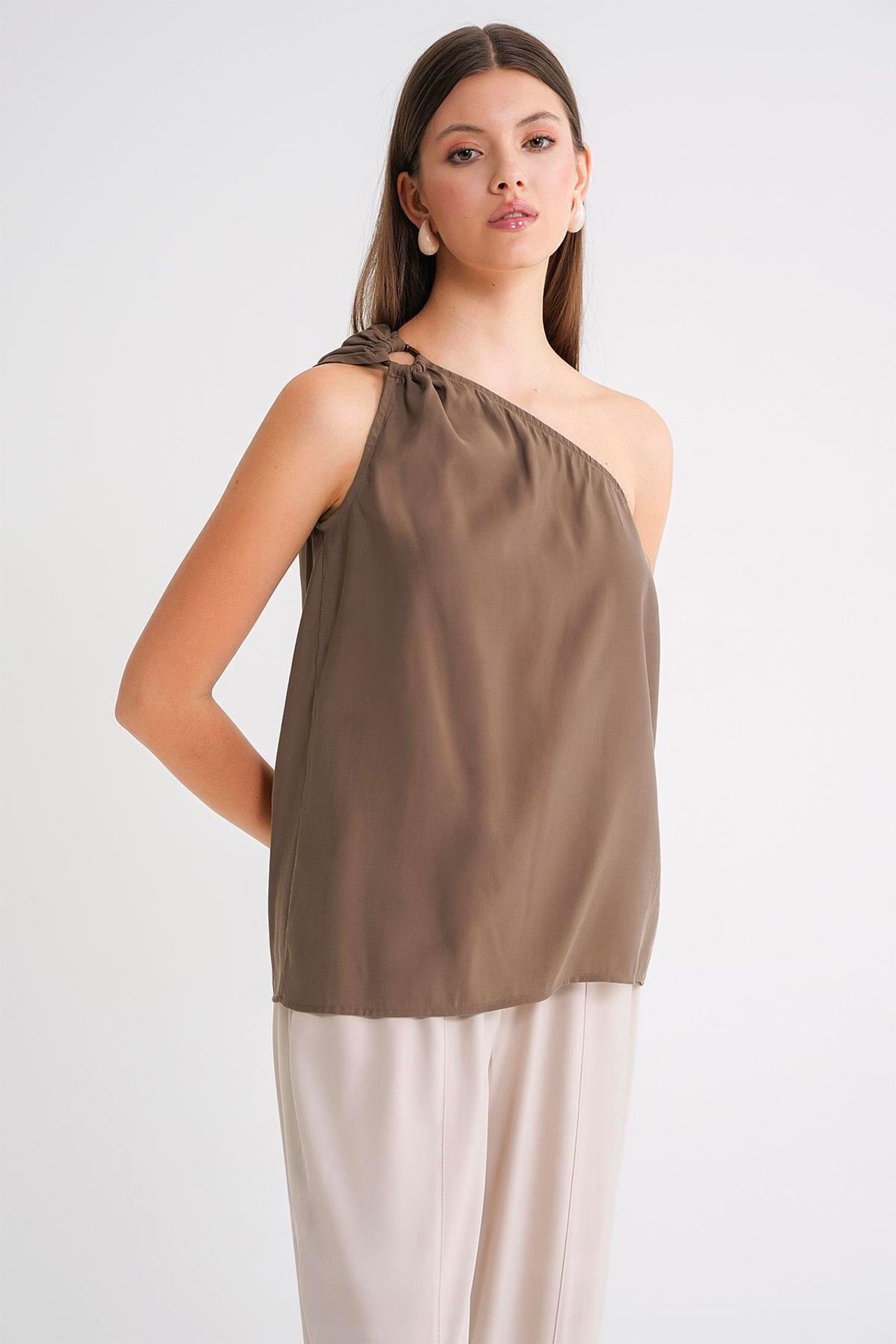 Mixray Asymmetrical Collar Accessory Detailed Top 3
