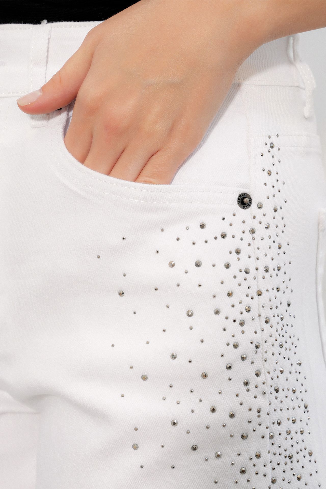 BDART High-Waist Polka Dot Denim Shorts With Belt 5