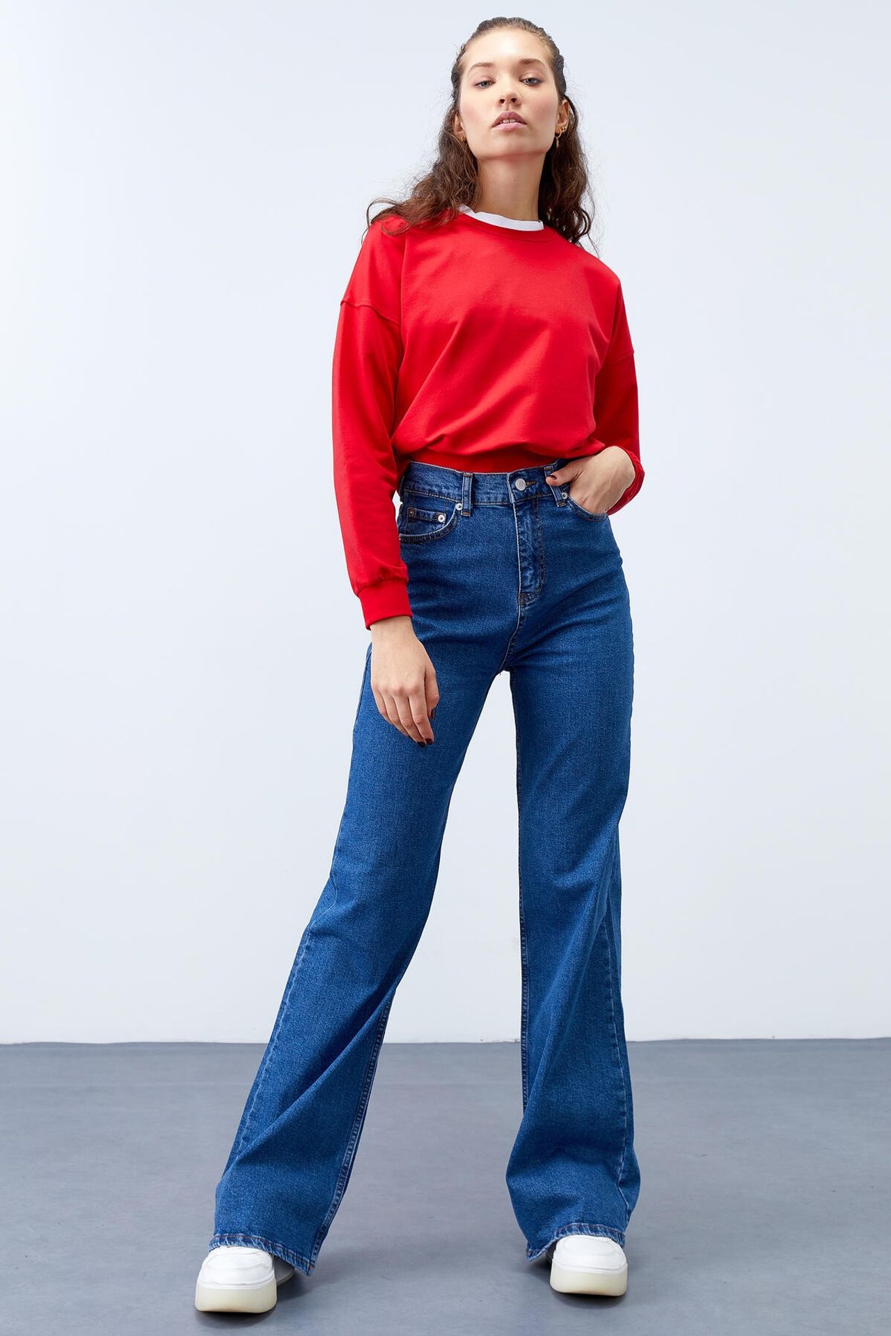 TOMMY Women's Relaxed Crew Neck Sweatshirt 2