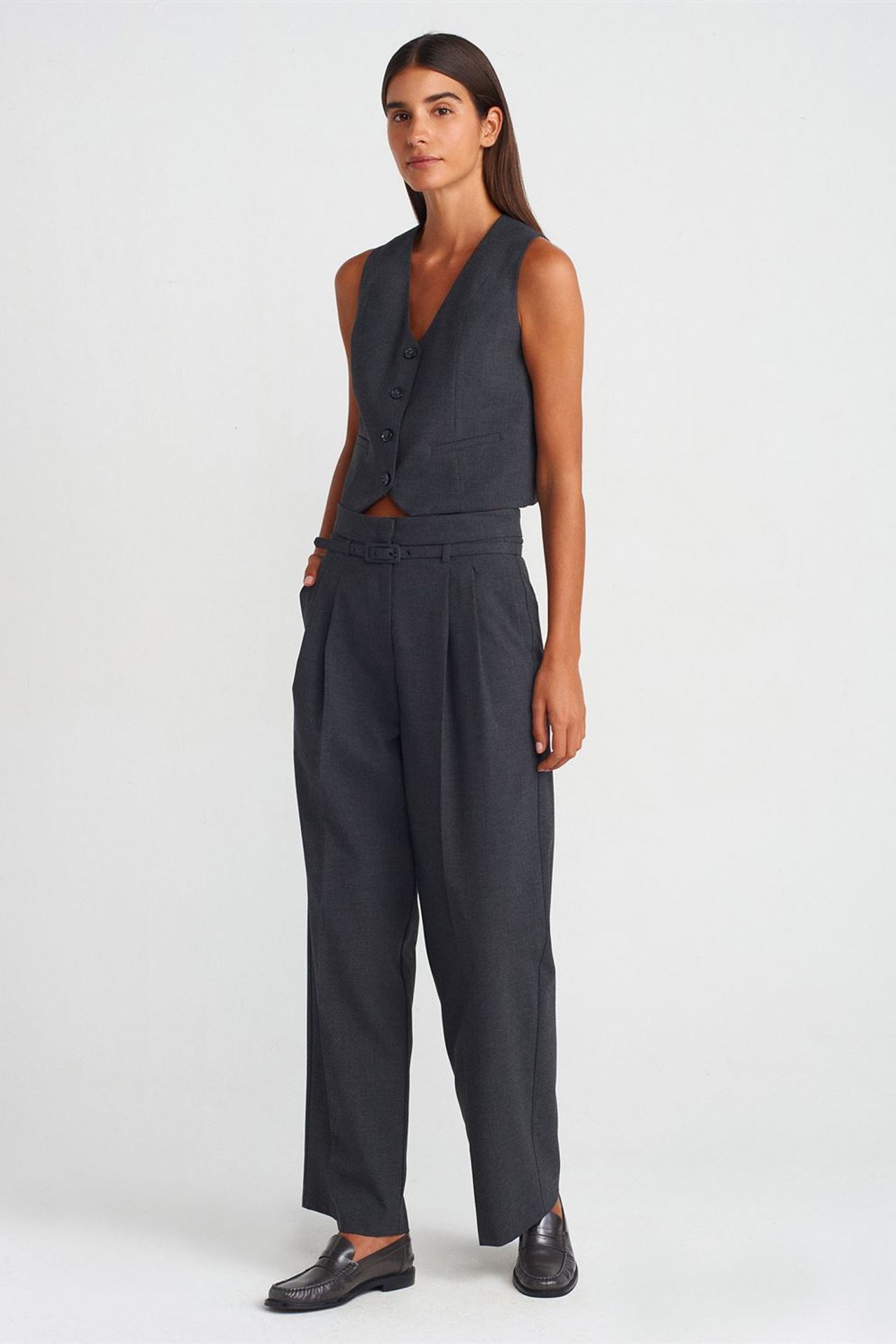DILVIN Crop Crepe Waistcoat With Button Closure 3