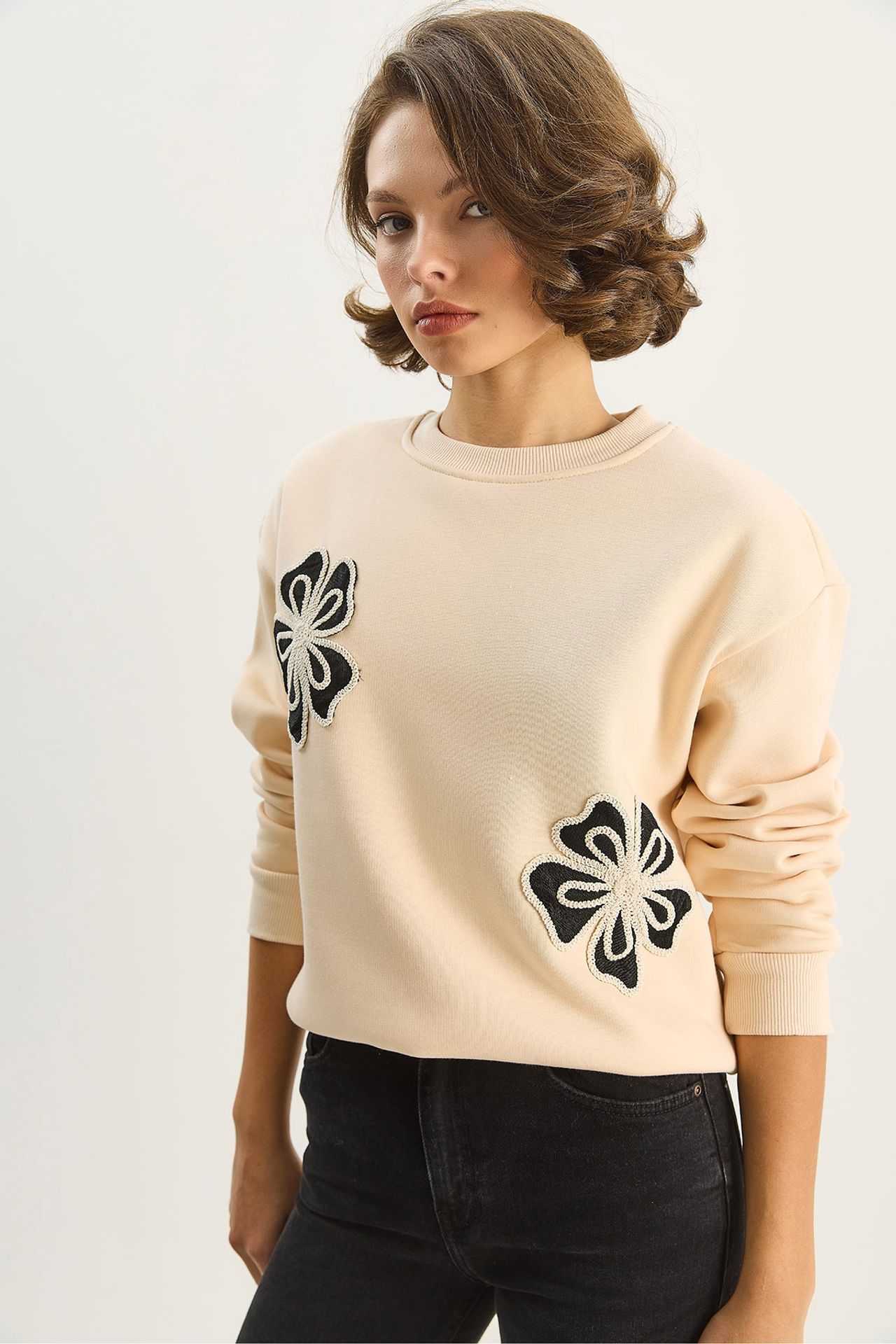 LUCCI Embroidered Crew Neck Cotton Sweatshirt 4