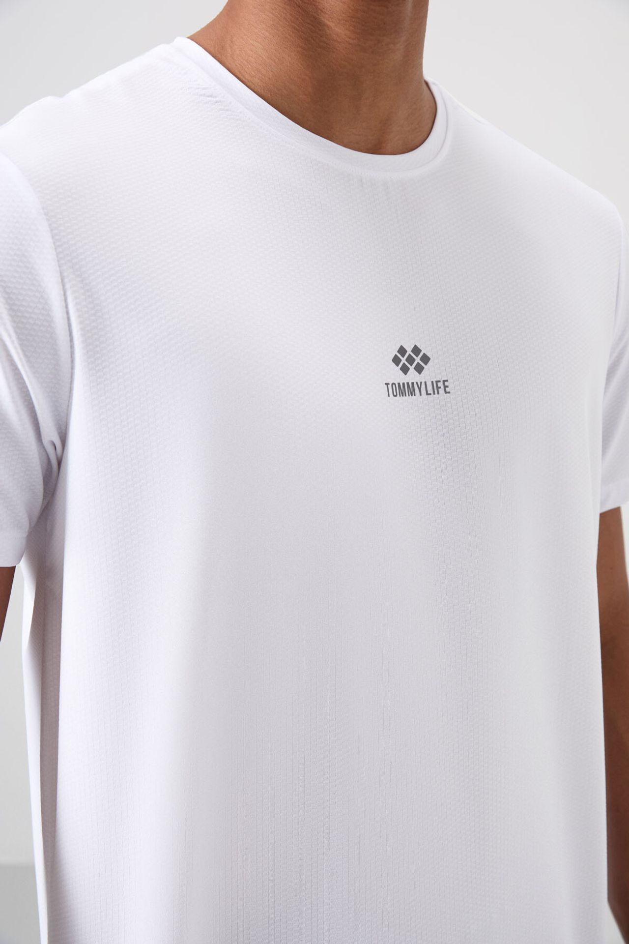 TOMMY Men's Logo Patch Short-Sleeve T-Shirt 3