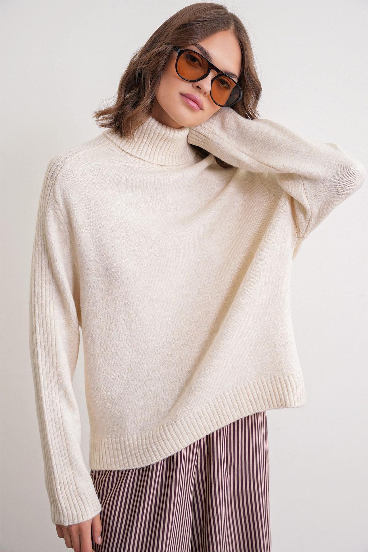 Mixray Loose Fit Turtleneck Knit Sweater 3