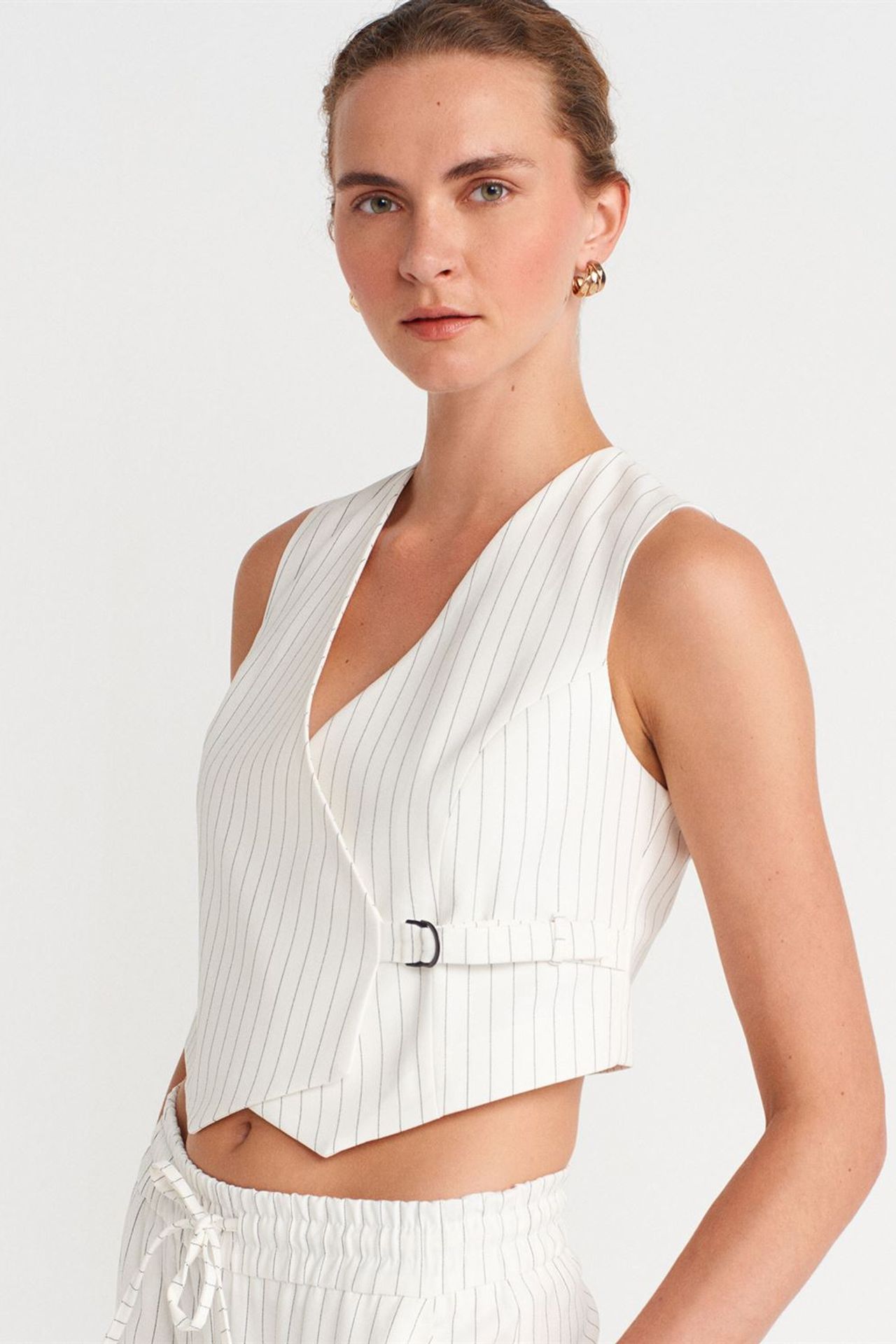 DILVIN Women’s Striped Crop Waistcoat With Belt 3