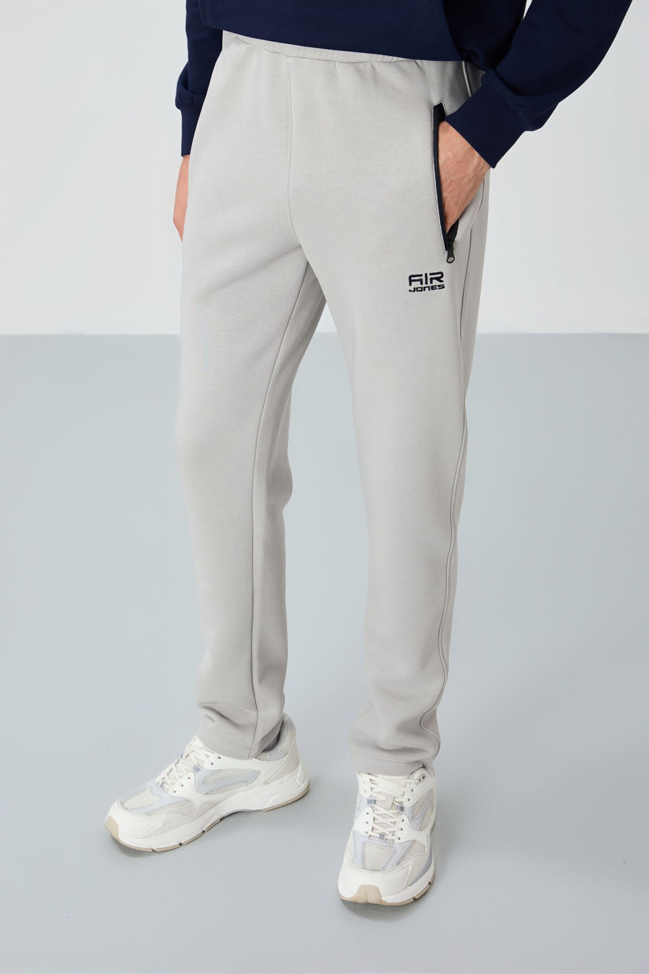 TOMMY Men's Regular Fit Fleece Sweatpants 1