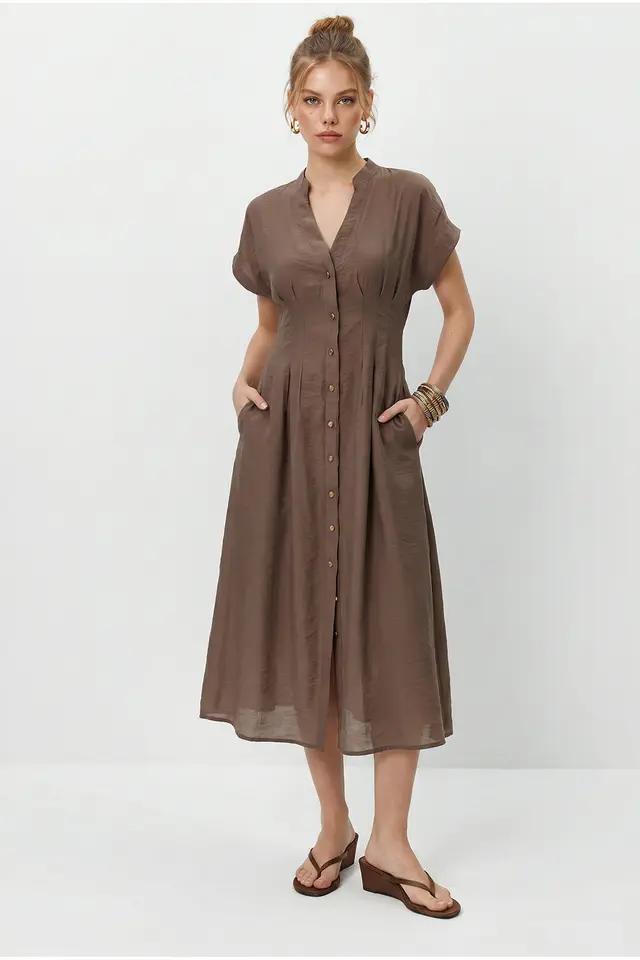 LUCCI A-line Midi Dress With V-neck And Buttons
