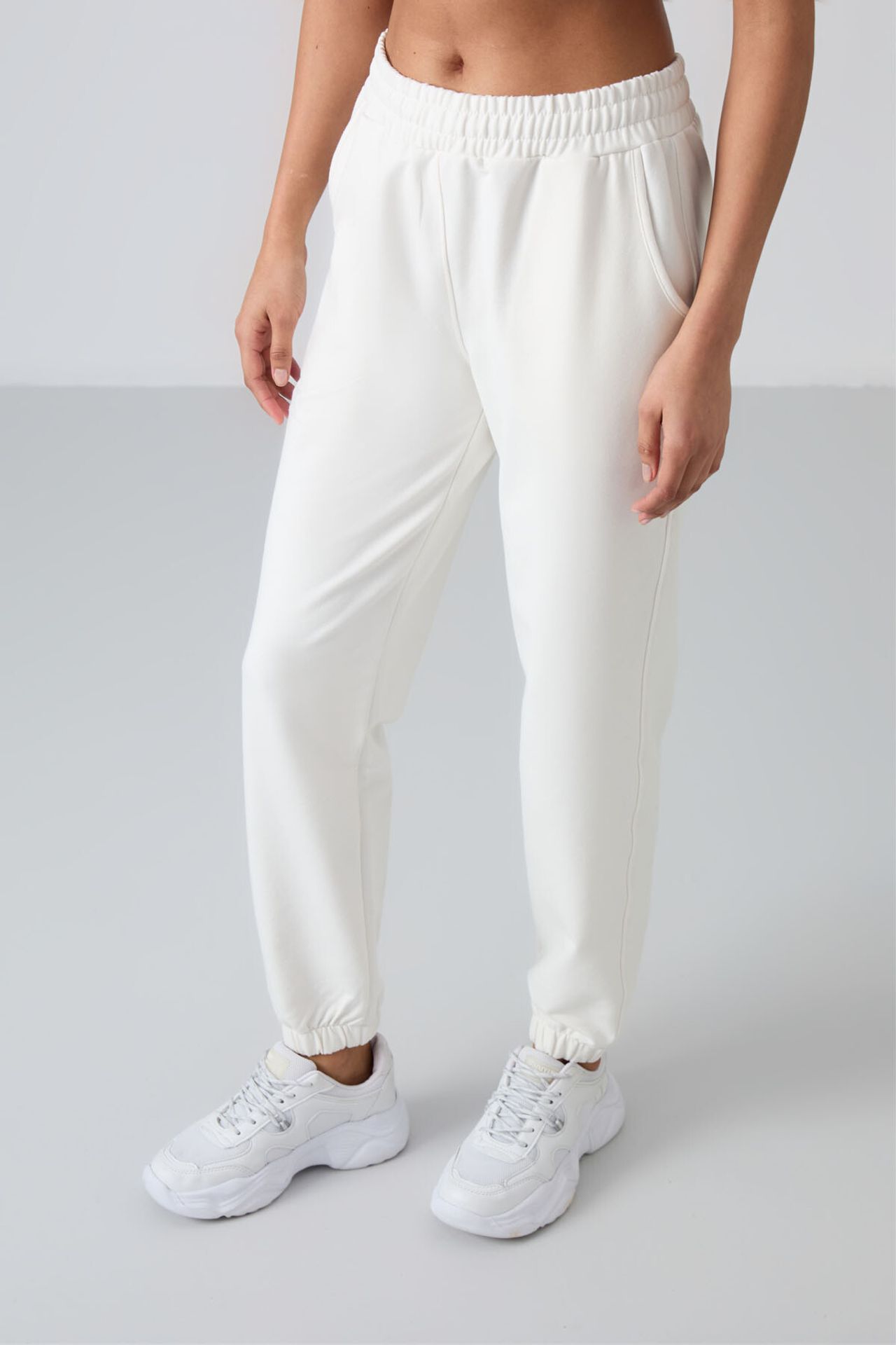 TOMMY Women's High-Waist Relaxed Fleece Joggers 3