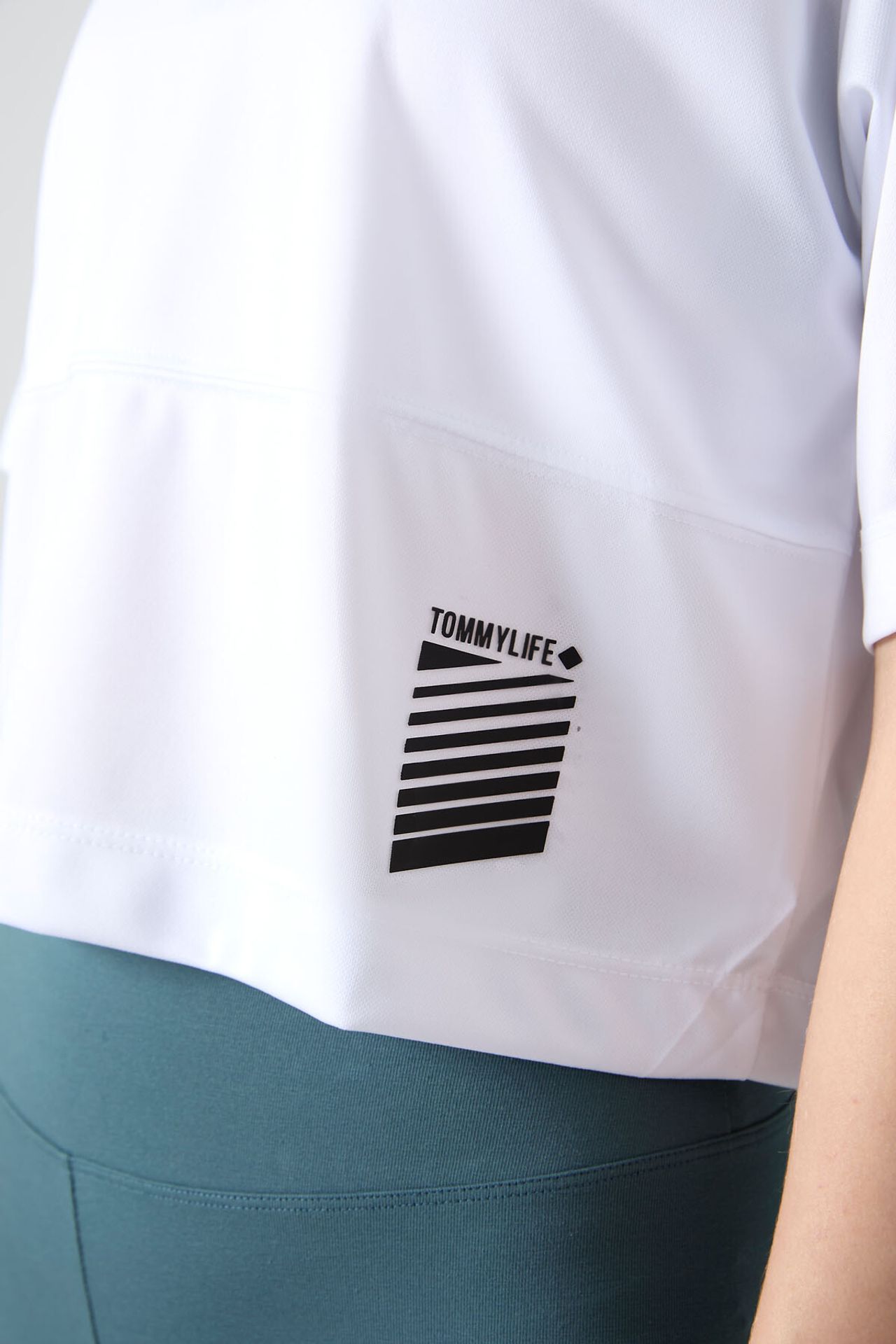 TOMMY Oversized Crew Neck T-Shirt With Pocket 4