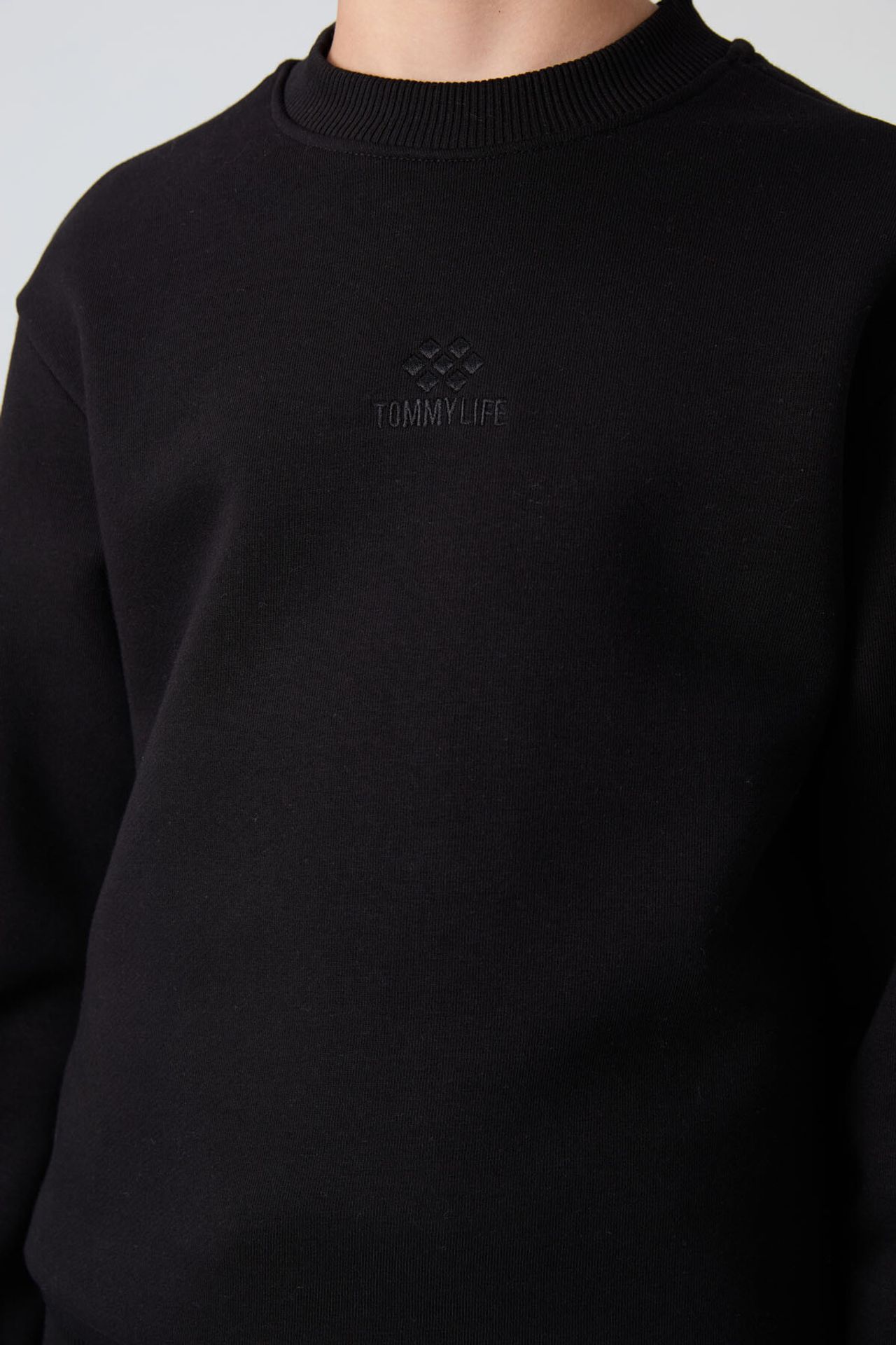 TOMMY Youth Crew Neck Embroidered Sweatshirt 2