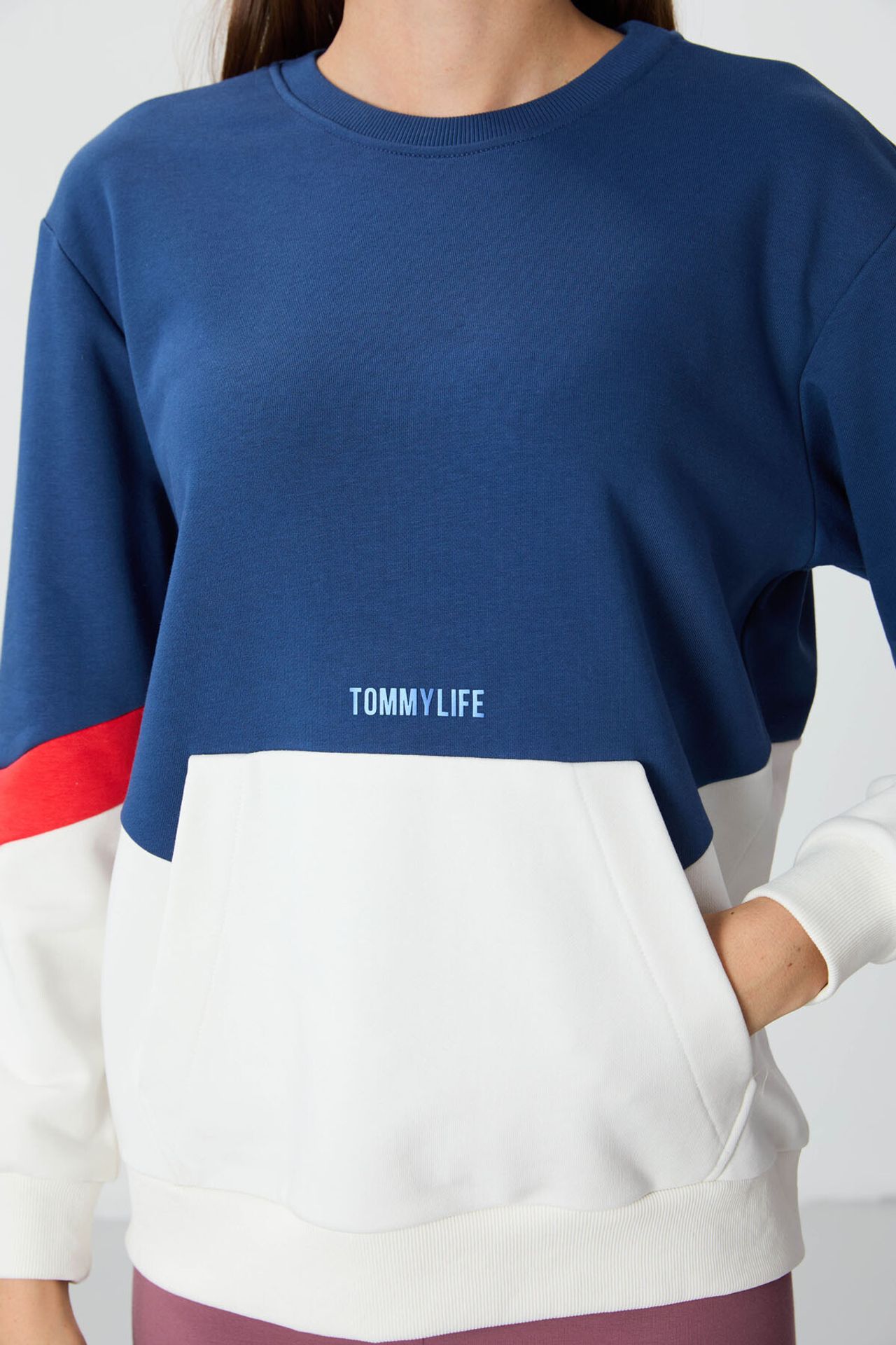 TOMMY Oversized Color-Blocked Crew Neck Sweatshirt 2