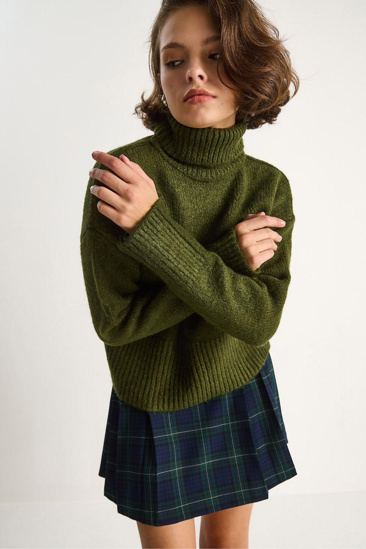 LUCCI Oversized Knit Turtleneck Sweater 3
