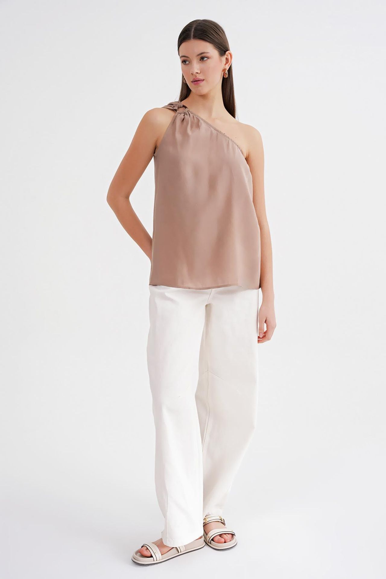 Mixray Asymmetrical Collar Accessory Detailed Top 2