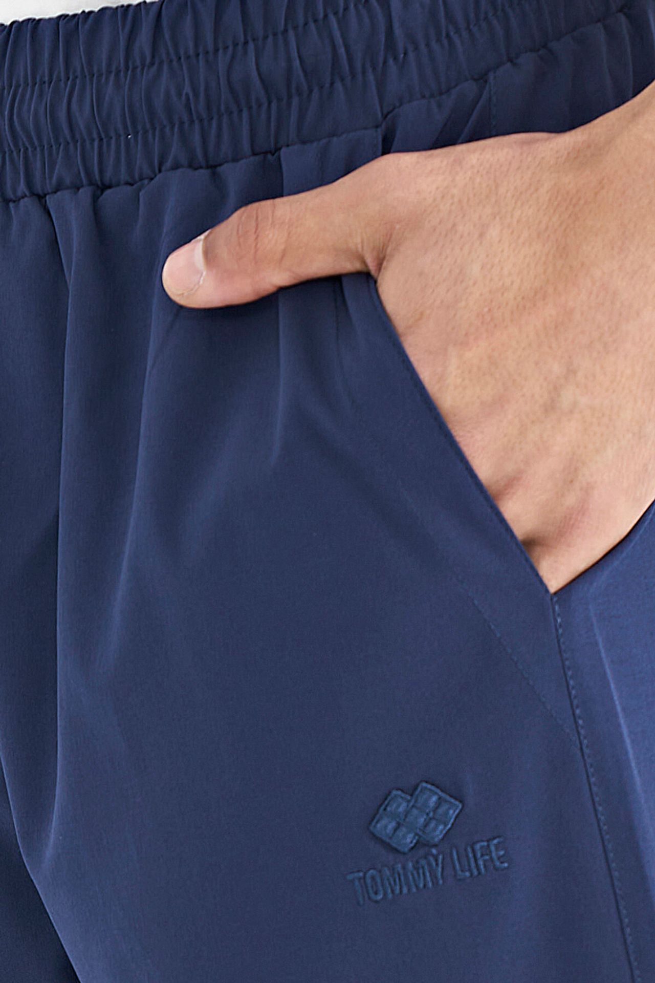 TOMMY Men's Regular-fit Wide-leg Shorts 4