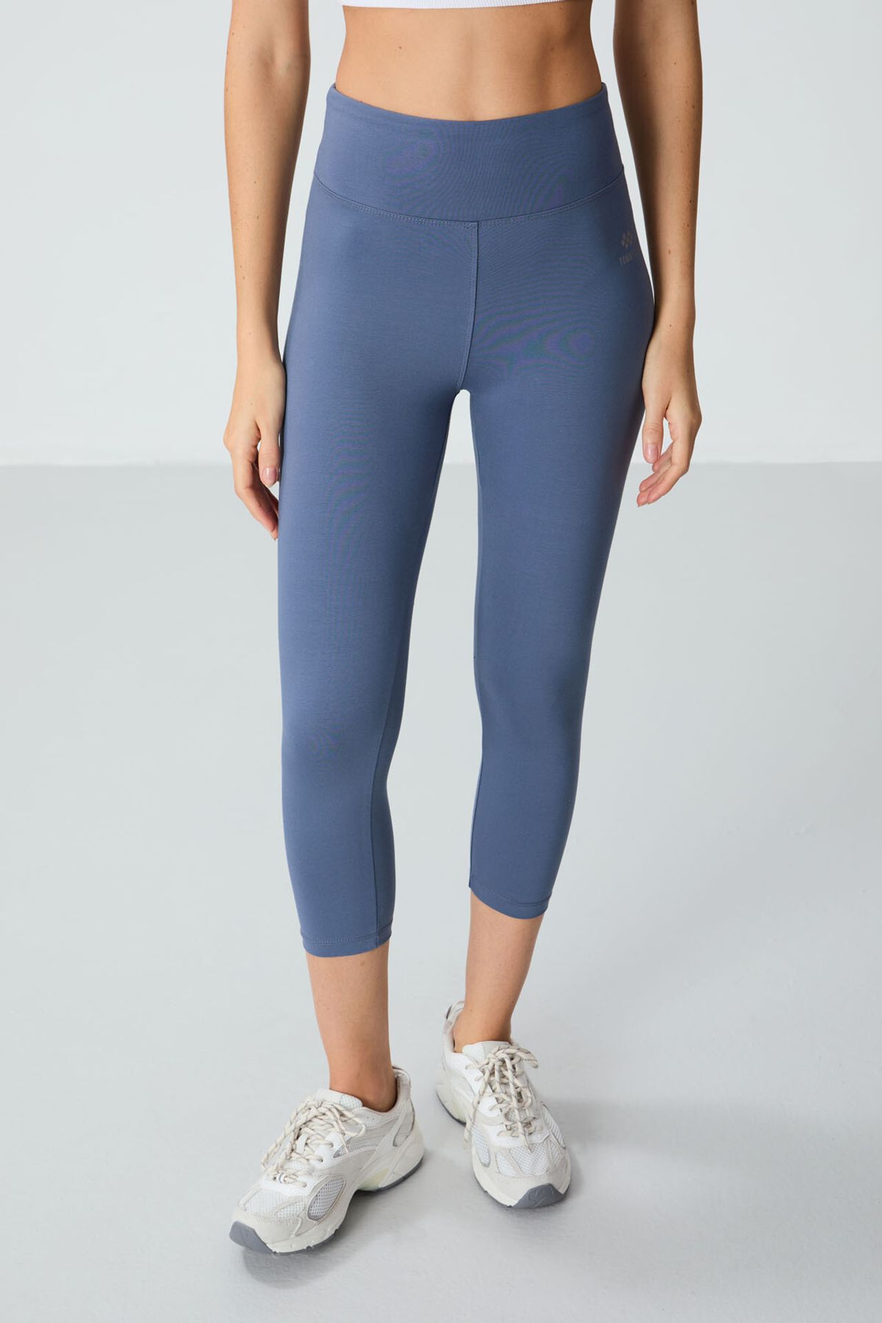 TOMMY High-Waist Capri Leggings