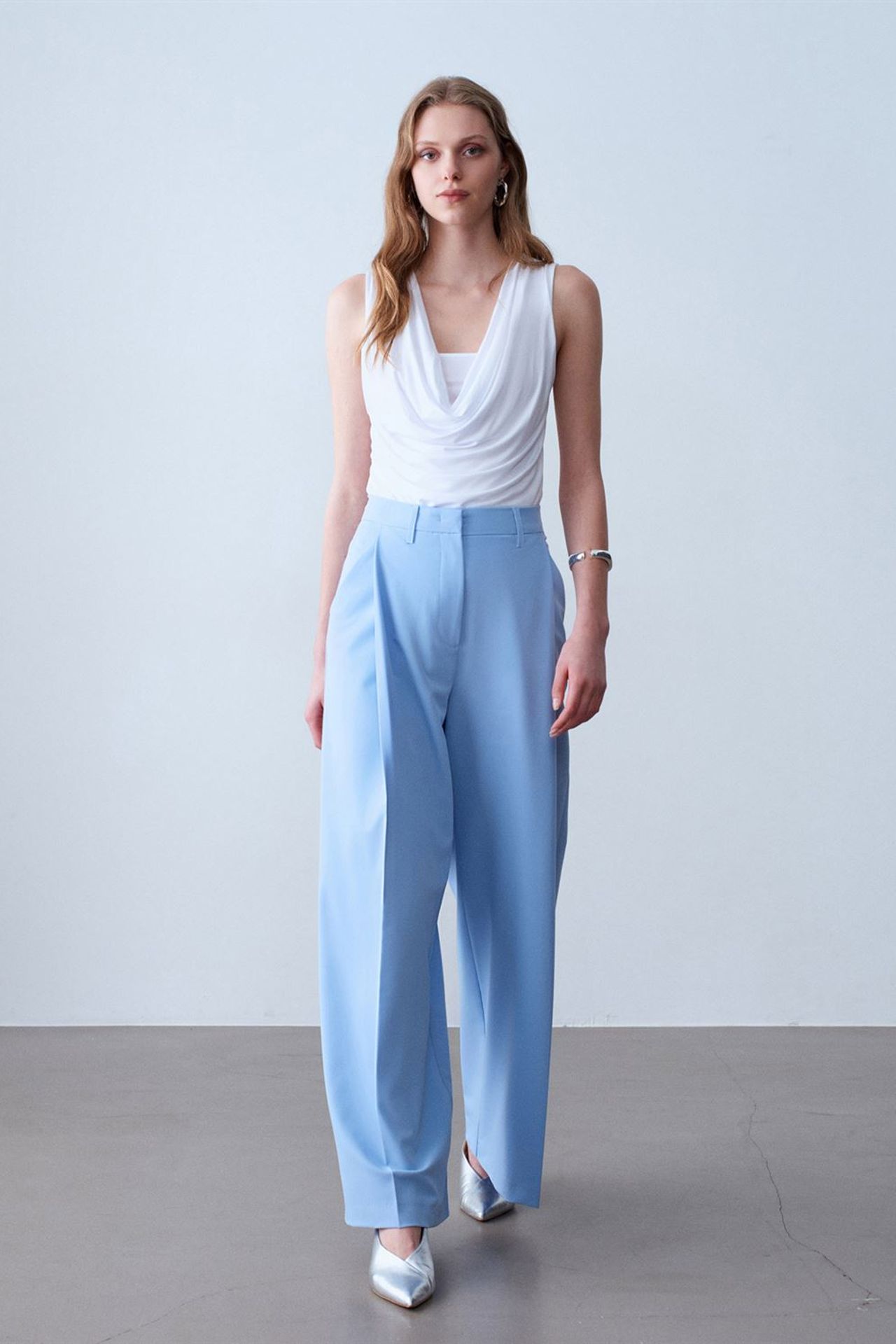 DILVIN High-Waist Wide-Leg Crepe Trousers 4