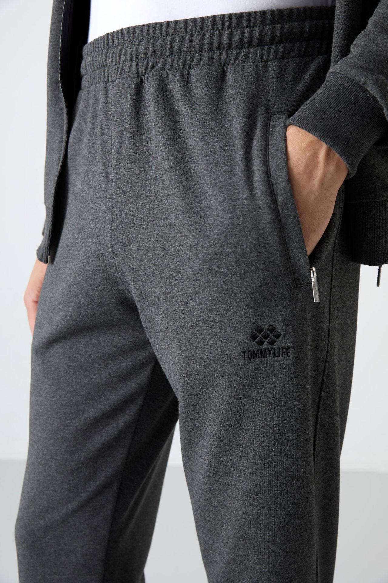 TOMMY Men's Relaxed Fit Zip-collar Sweatshirt And Pants Set 5