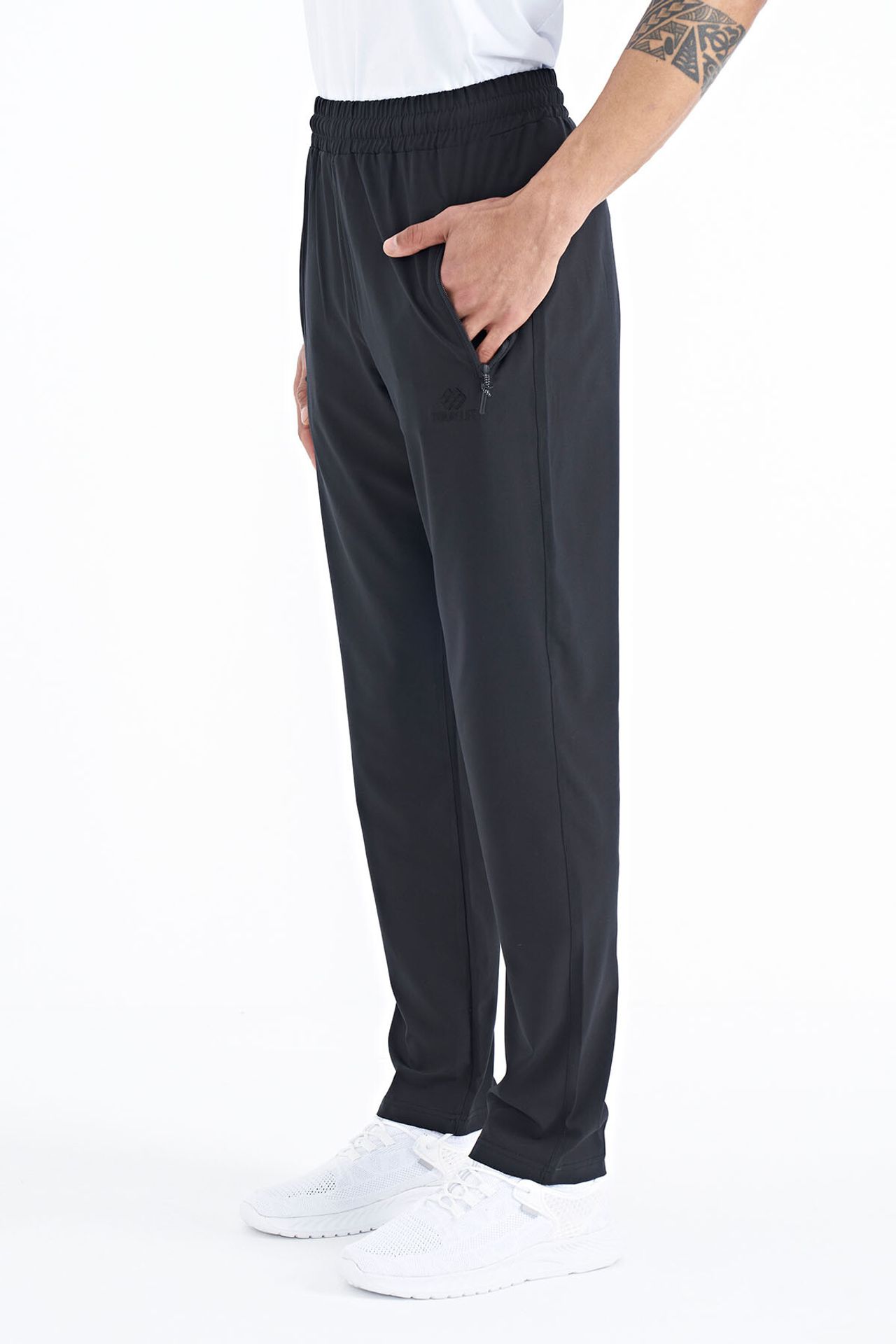 TOMMY Men's Straight-Leg Pull-On Sweatpants 6