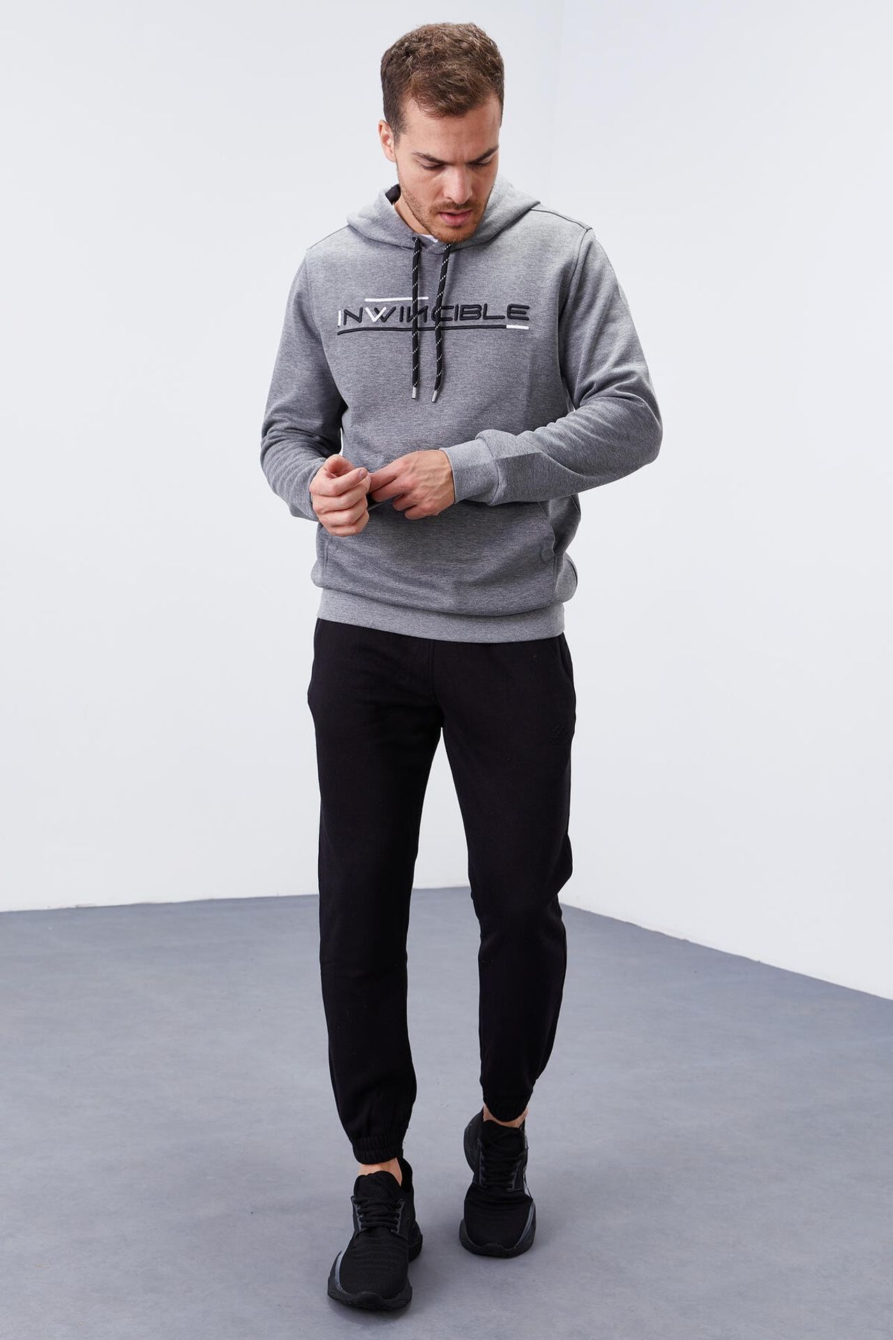 TOMMY Men's Printed Hooded Sweatshirt With Pocket 6
