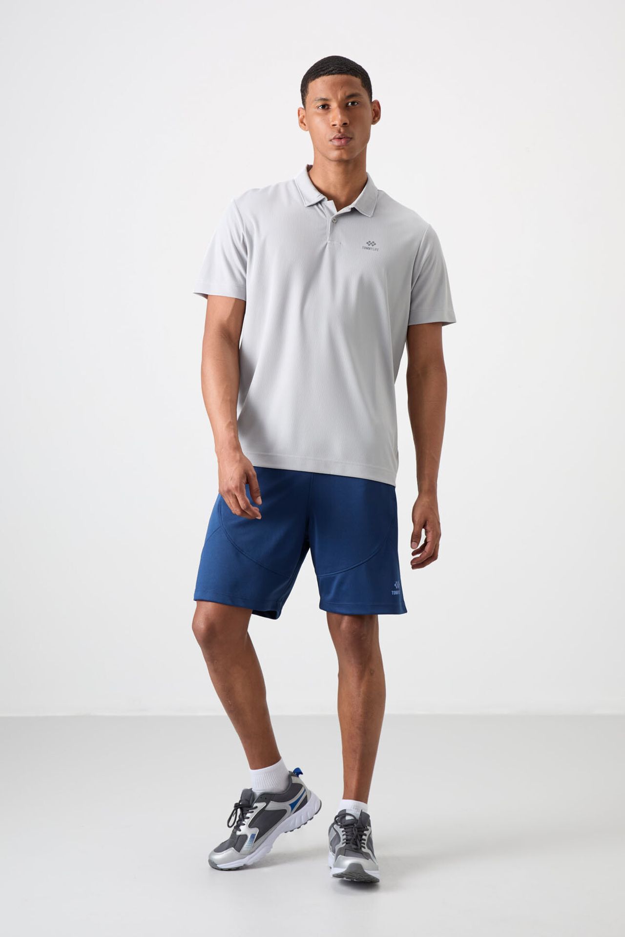 TOMMY Men's Solid Knit Sweat Shorts 1