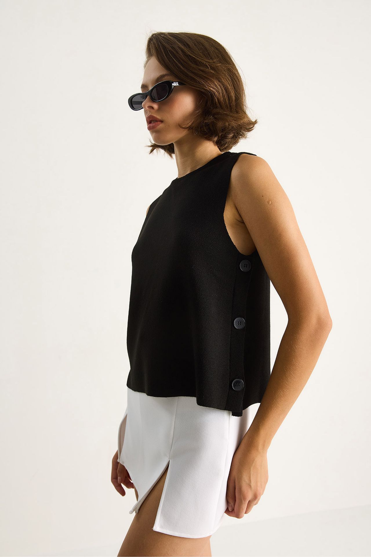 LUCCI Button Detailed Knit Blouse