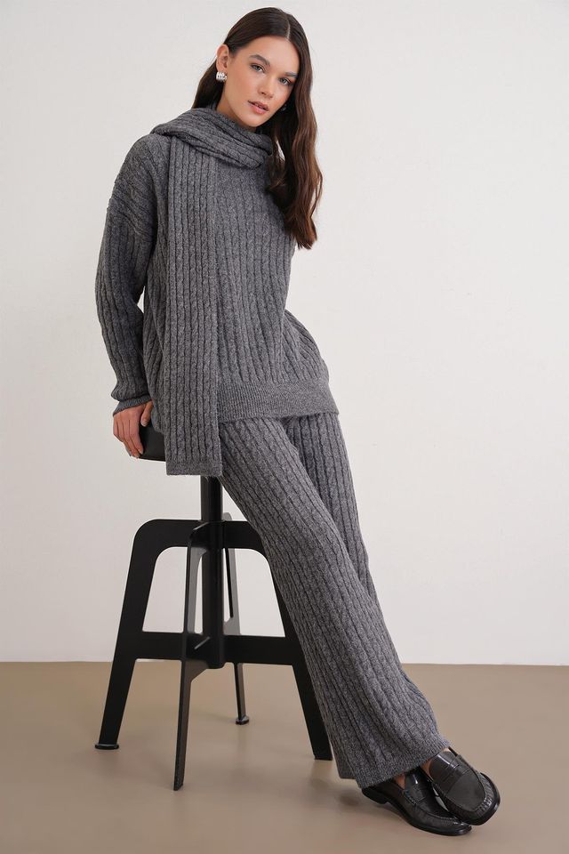 MIXRAY Oversized Hair Braid Patterned Knitwear Co-Ord Set