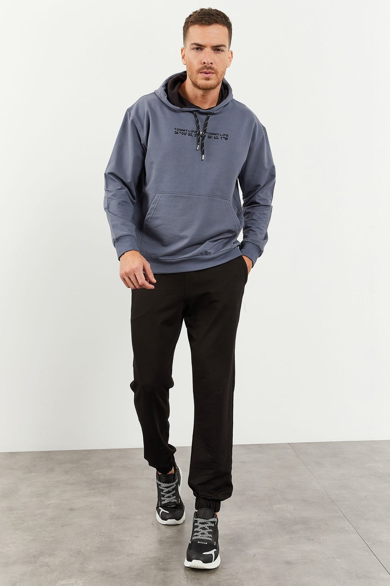TOMMY Oversized Hooded Sweatshirt And Pants Set 1