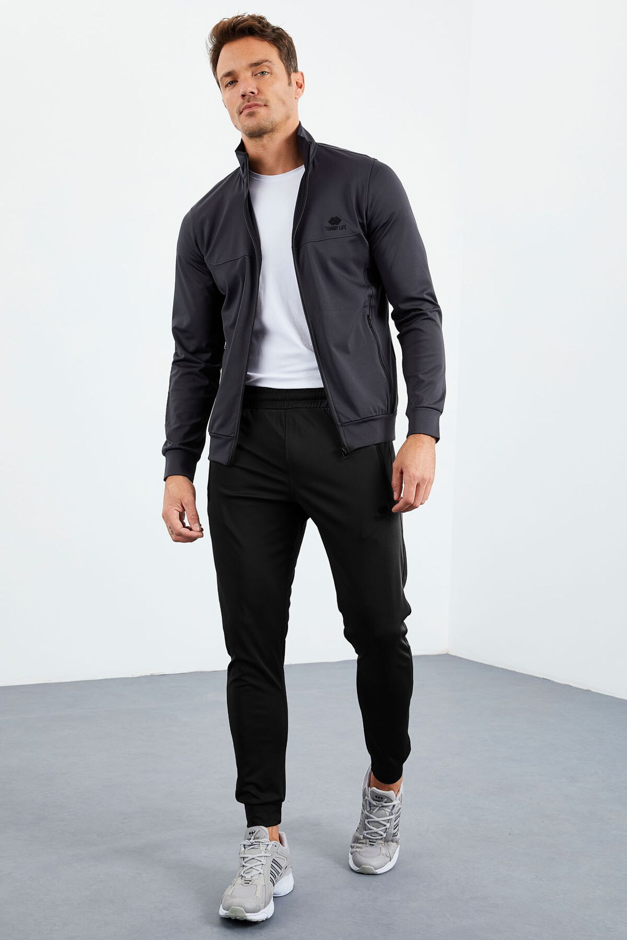 TOMMY Men's Scuba Knit Sweatshirt And Pants Set 2