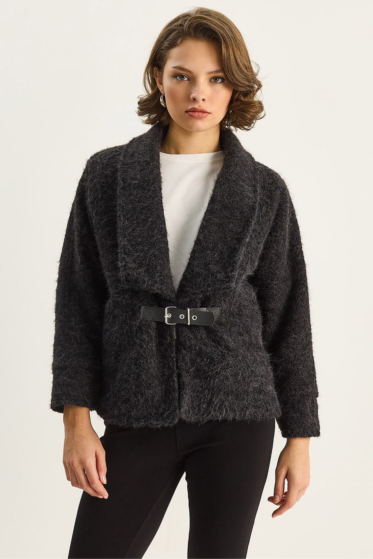 LUCCI Coat with Belt Detail 1