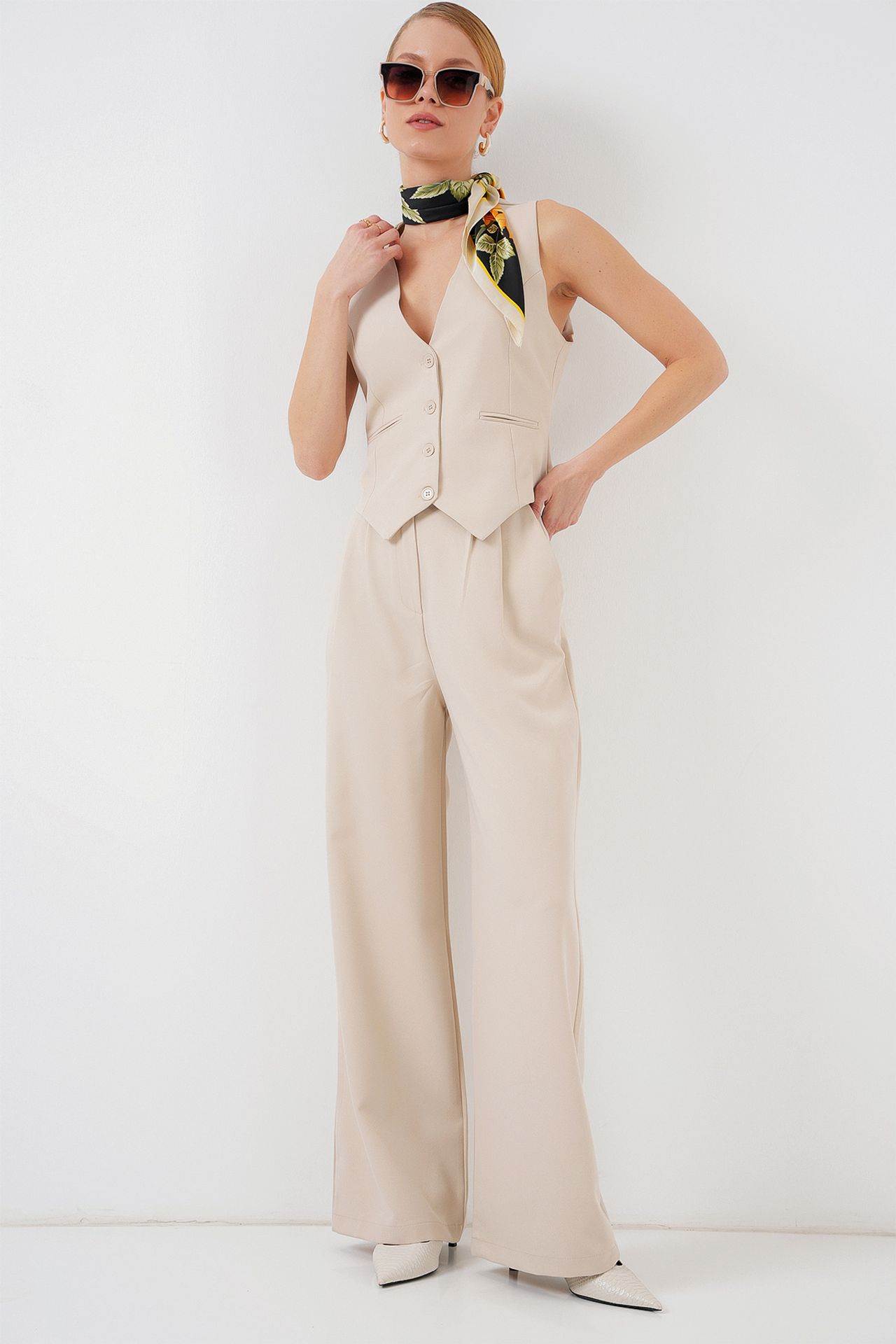 BDART V-neck Buttoned Two-Piece Coord Set 3