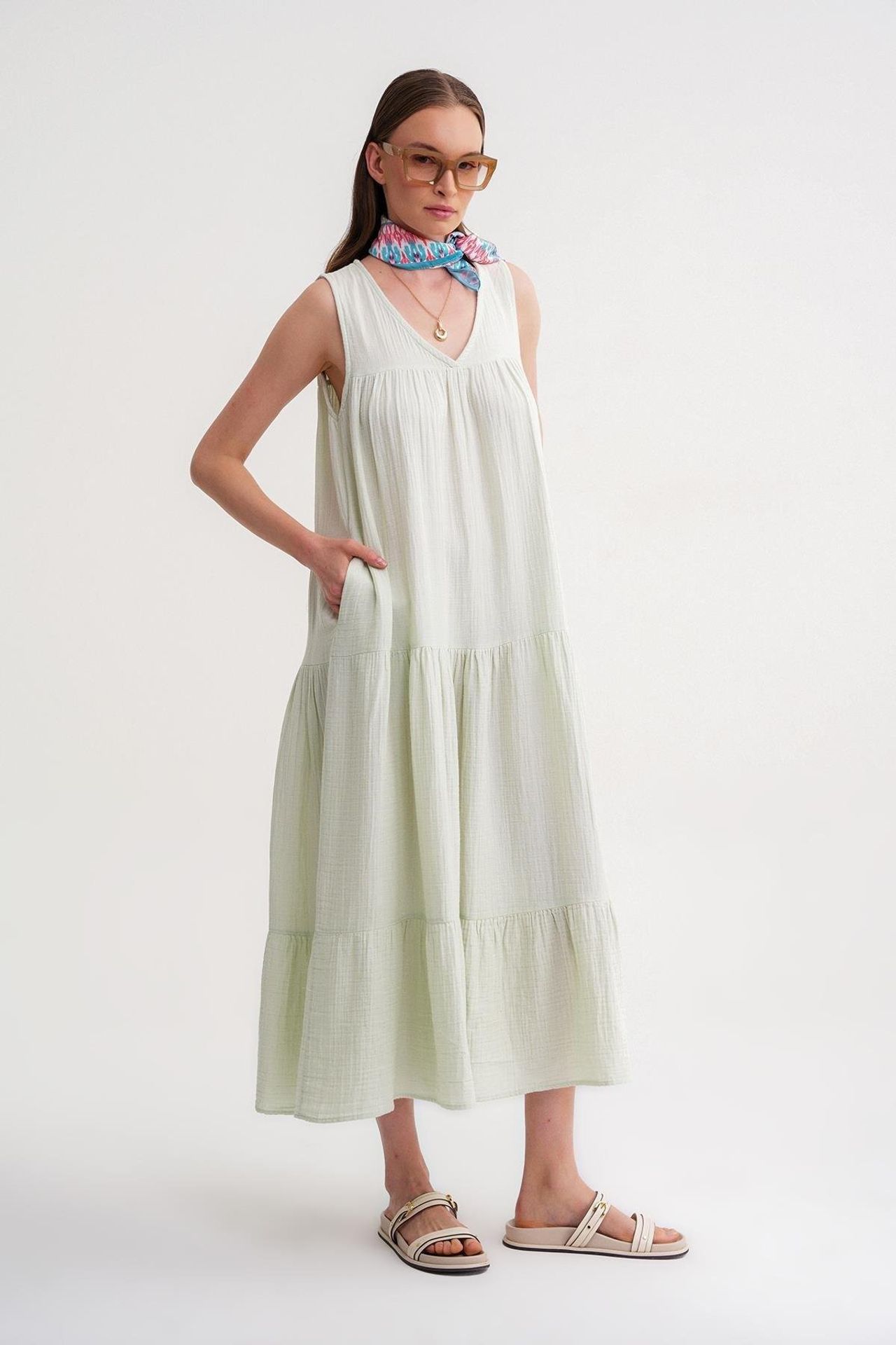 Mixray Sleeveless V-Neck Muslin Midi Dress with Pockets 4