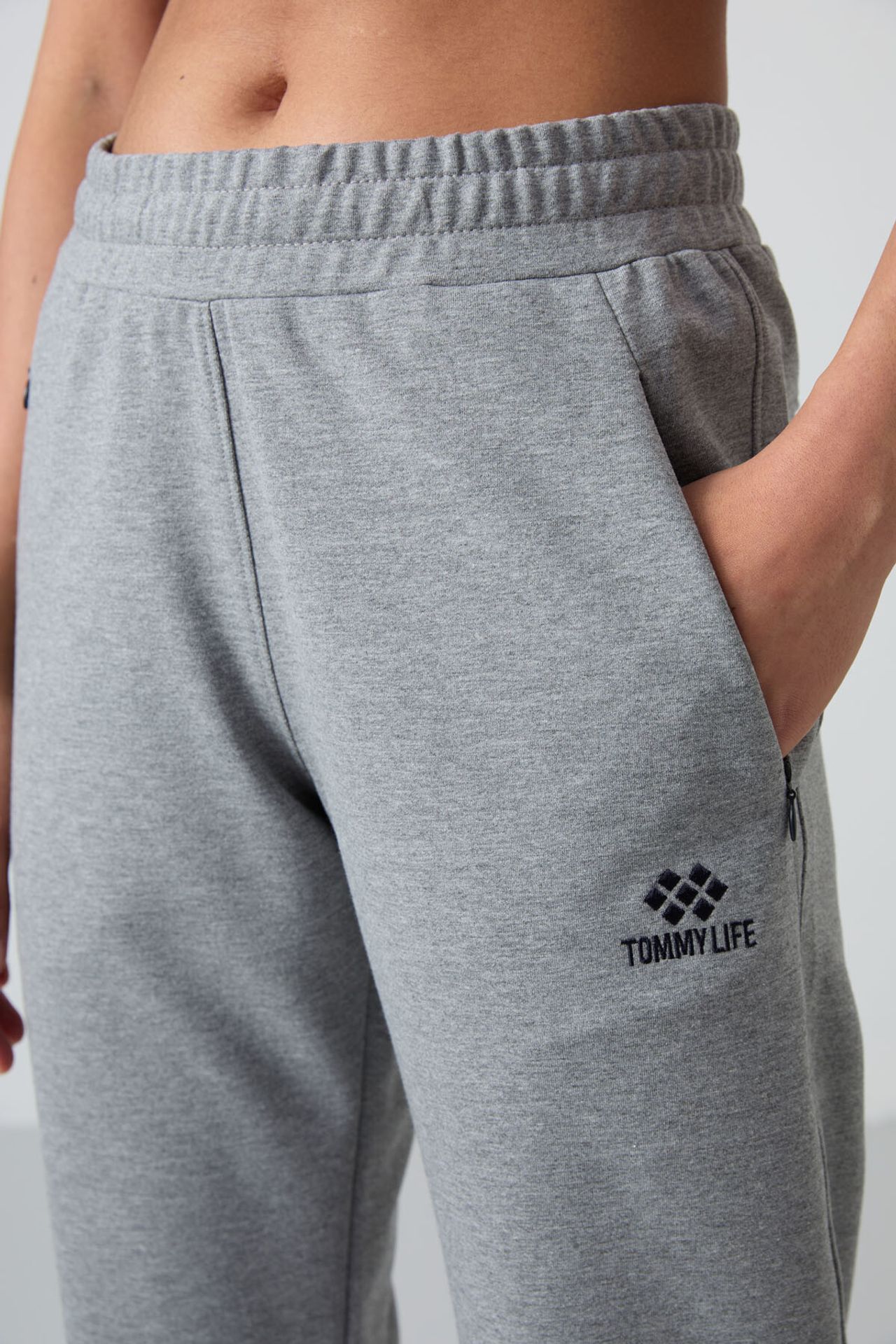 TOMMY Women's Straight-Leg Fleece Sweatpants 4
