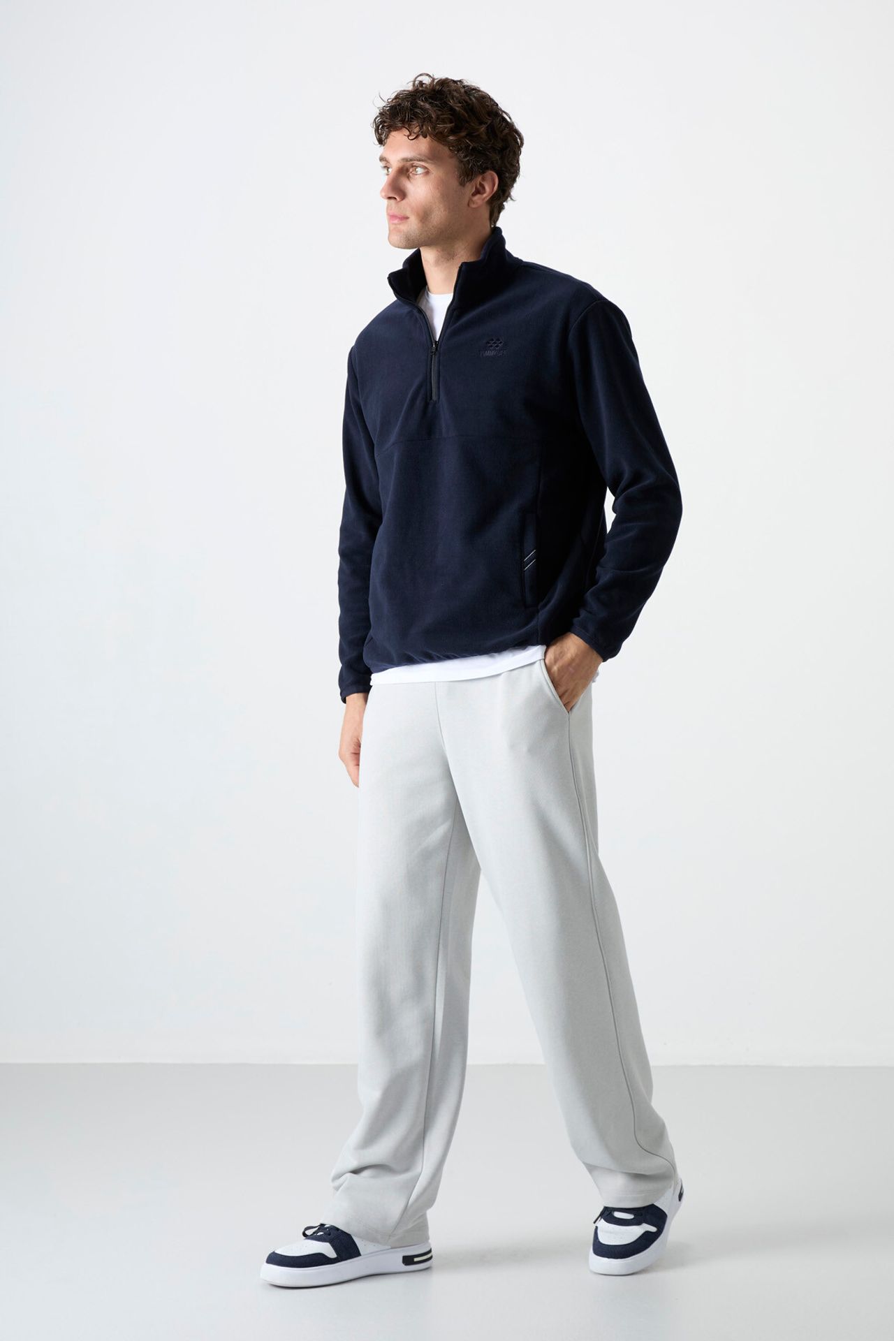TOMMY Men's Slim Fit Half-zip Plush Sweatshirt 3