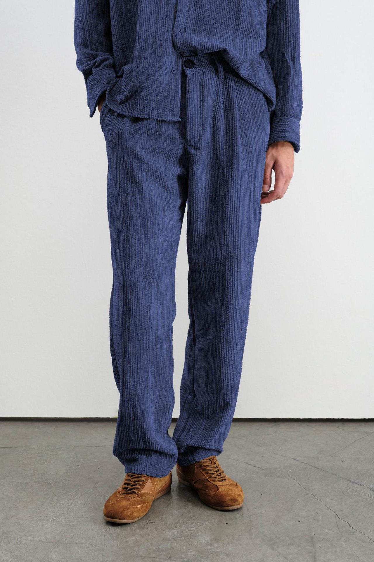 GIESTO Pleated Velvet Straight Leg Pants 1