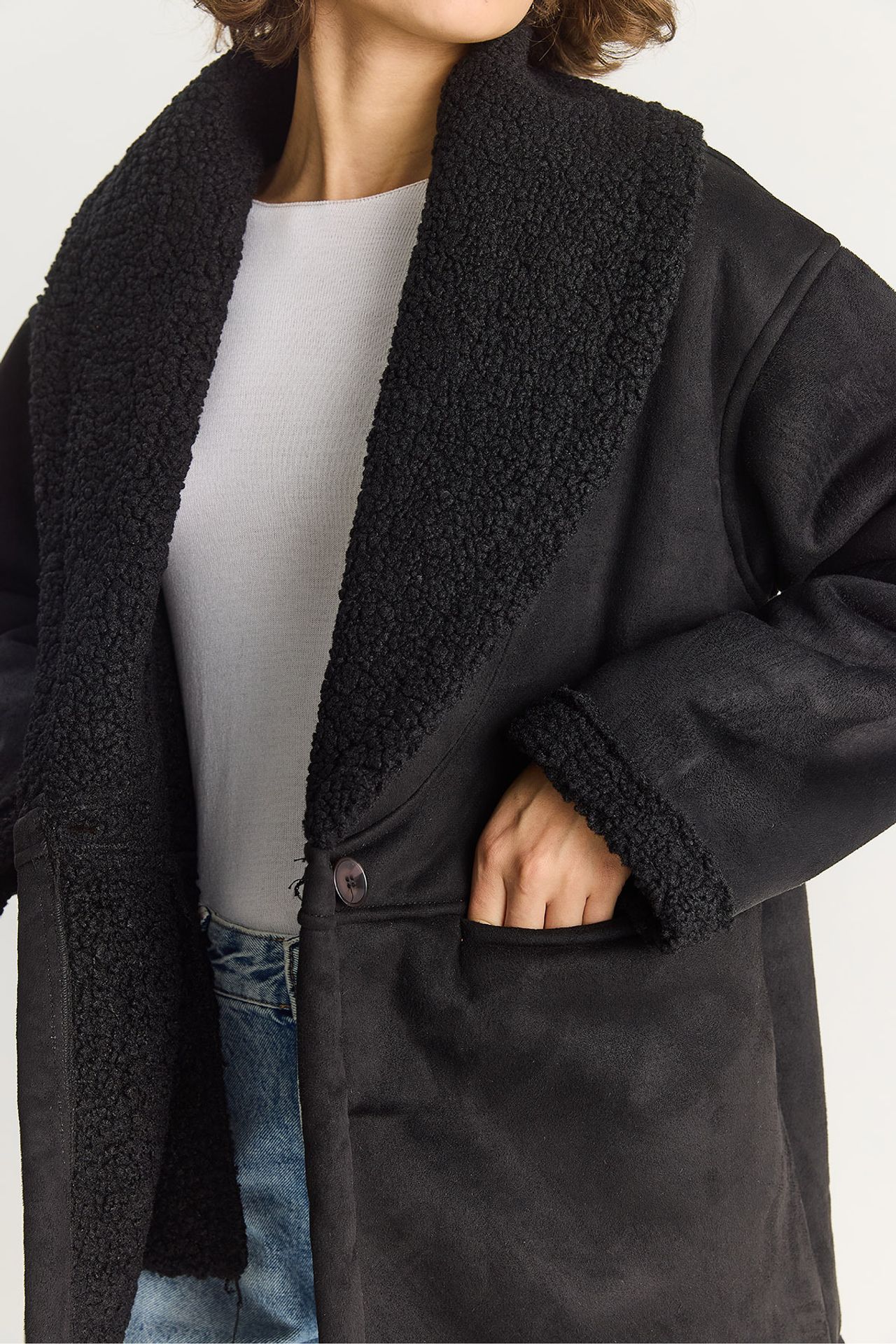 LUCCI Faux Fur Detailed Buttoned Coat