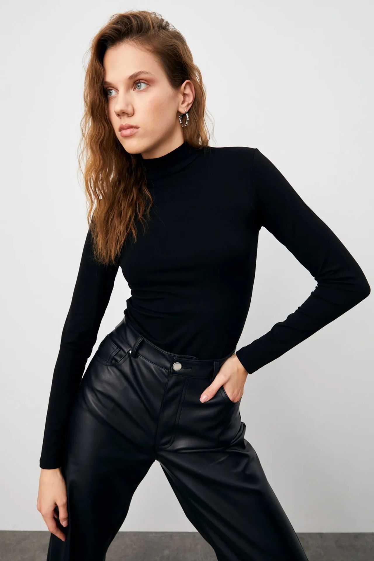 BIPANTOLON Women's 3-Pack Slim Fit Turtleneck Bodysuits 3