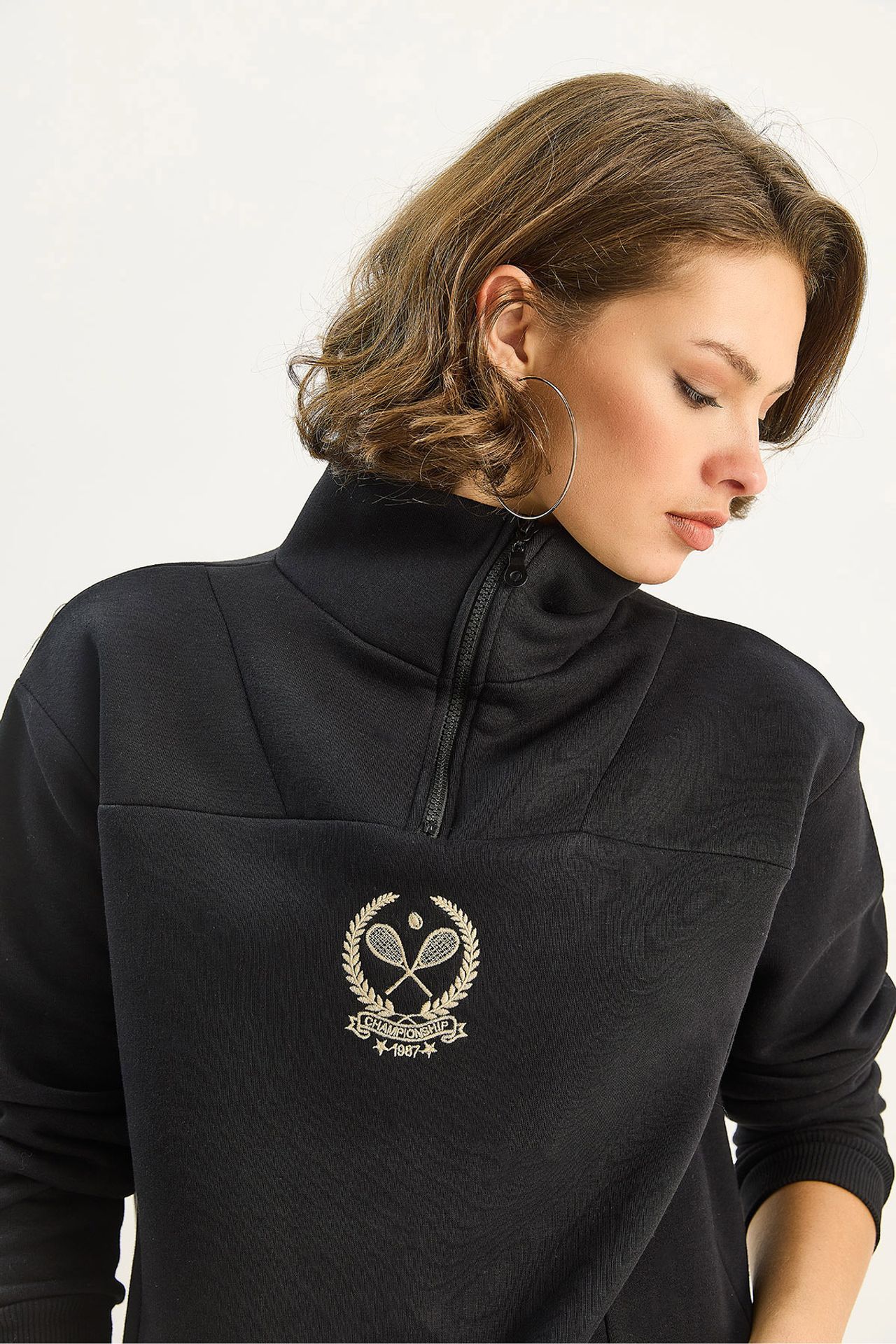 LUCCI Embroidery Zipper Collar Sweatshirt 4