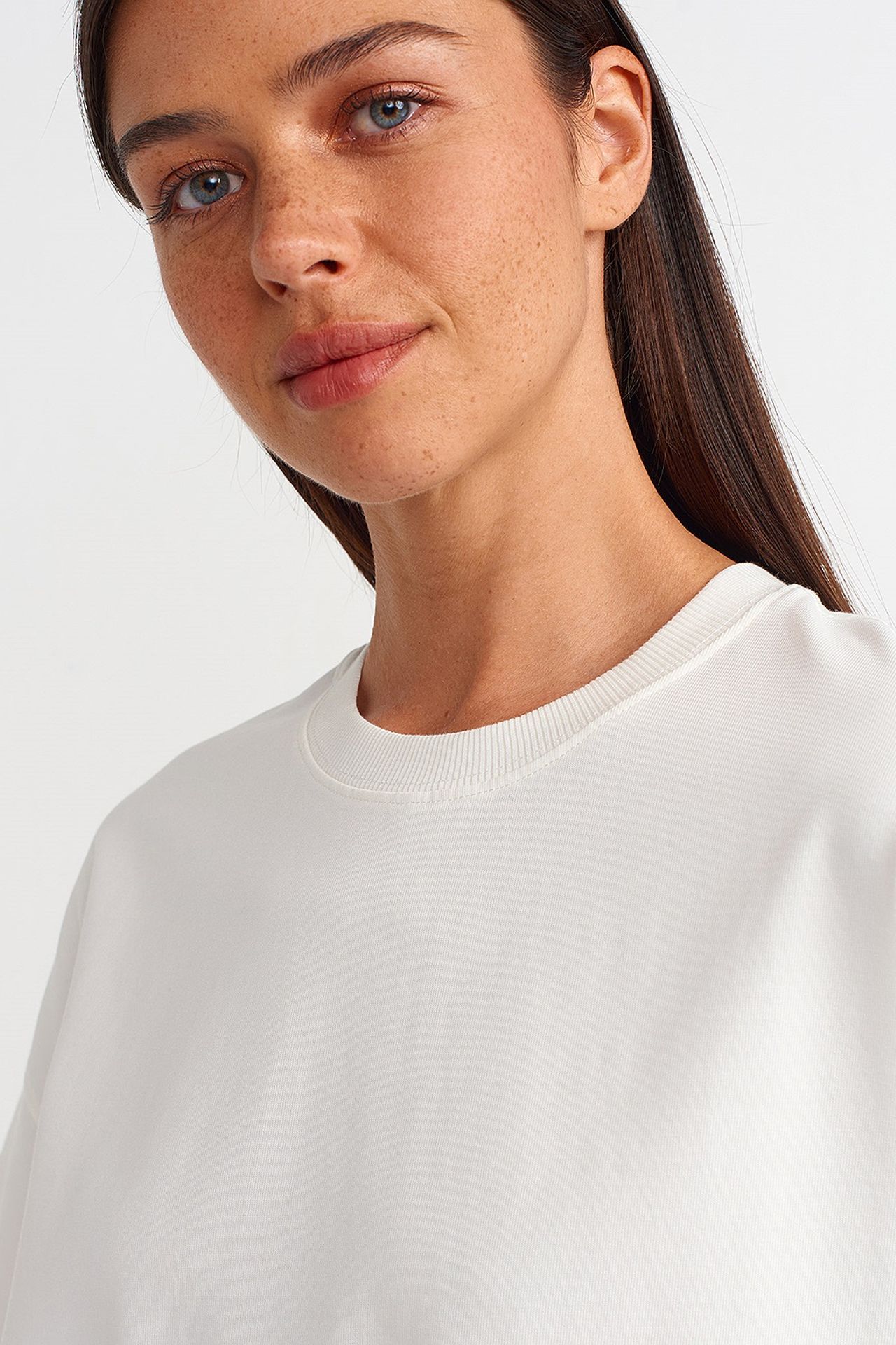 DILVIN Oversized Cotton Crew Neck T-Shirt 3
