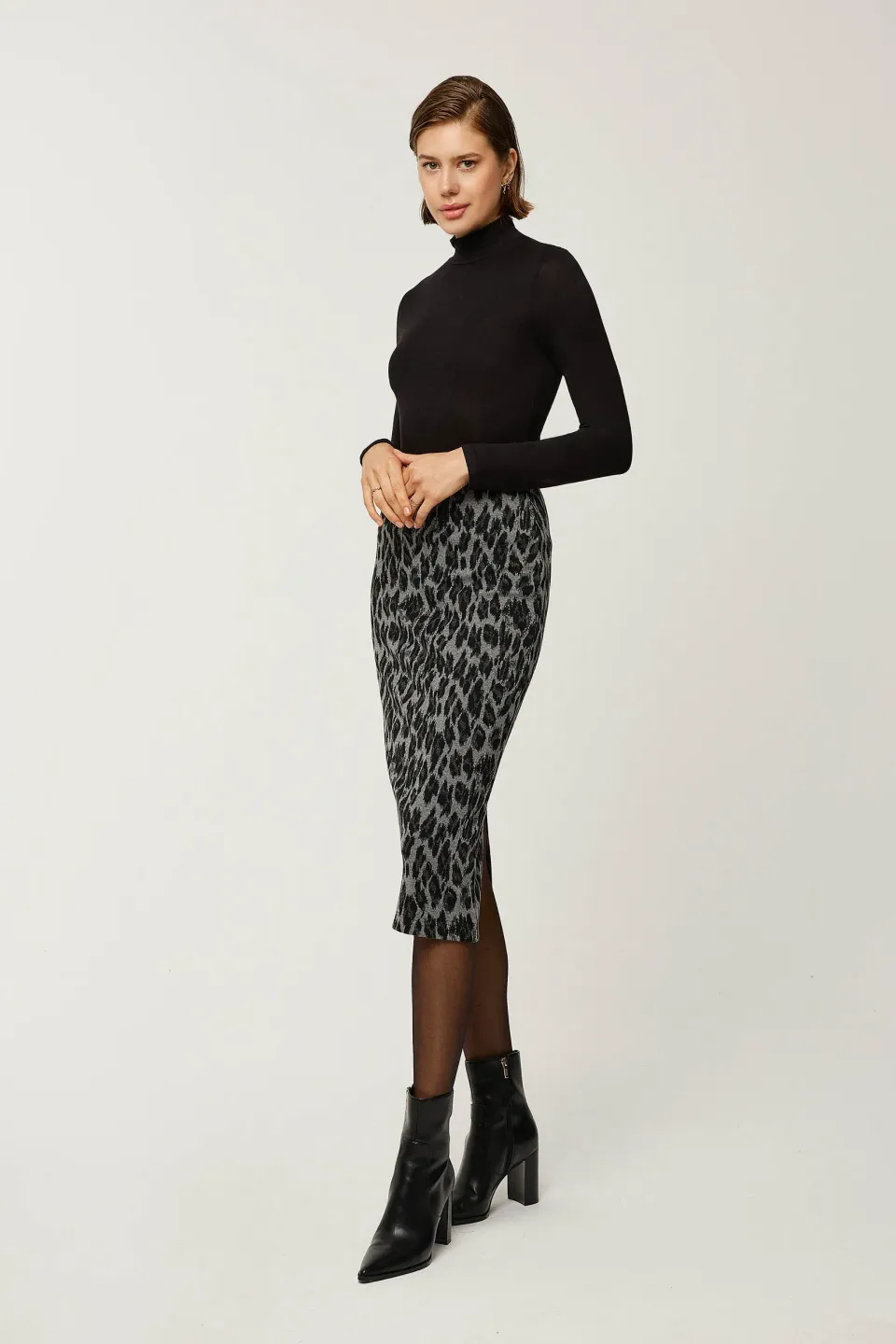 Slim Fit Leopard Print Midi Skirt