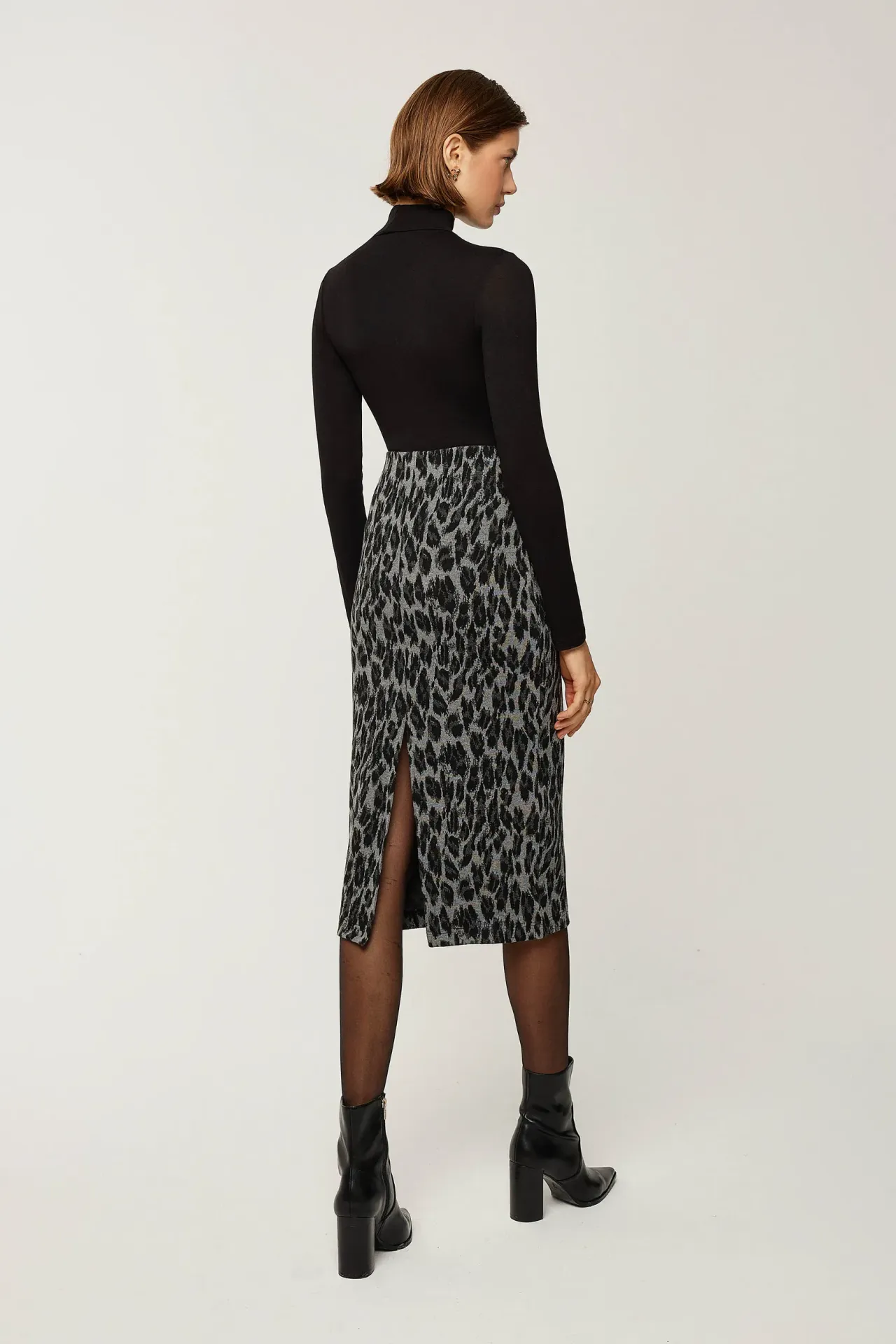 Slim Fit Leopard Print Midi Skirt