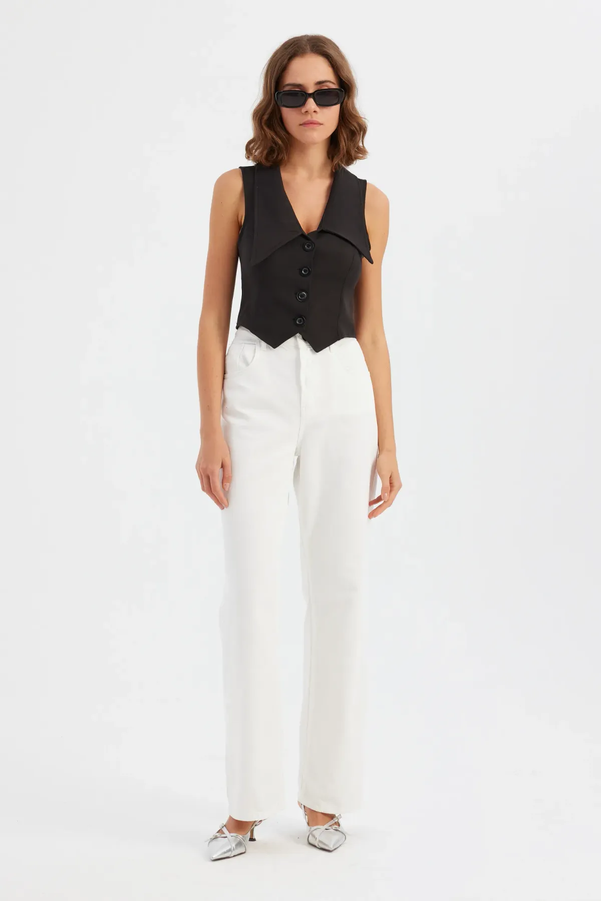 Sleeveless V-Neck Waistcoat with Collar Detail 2